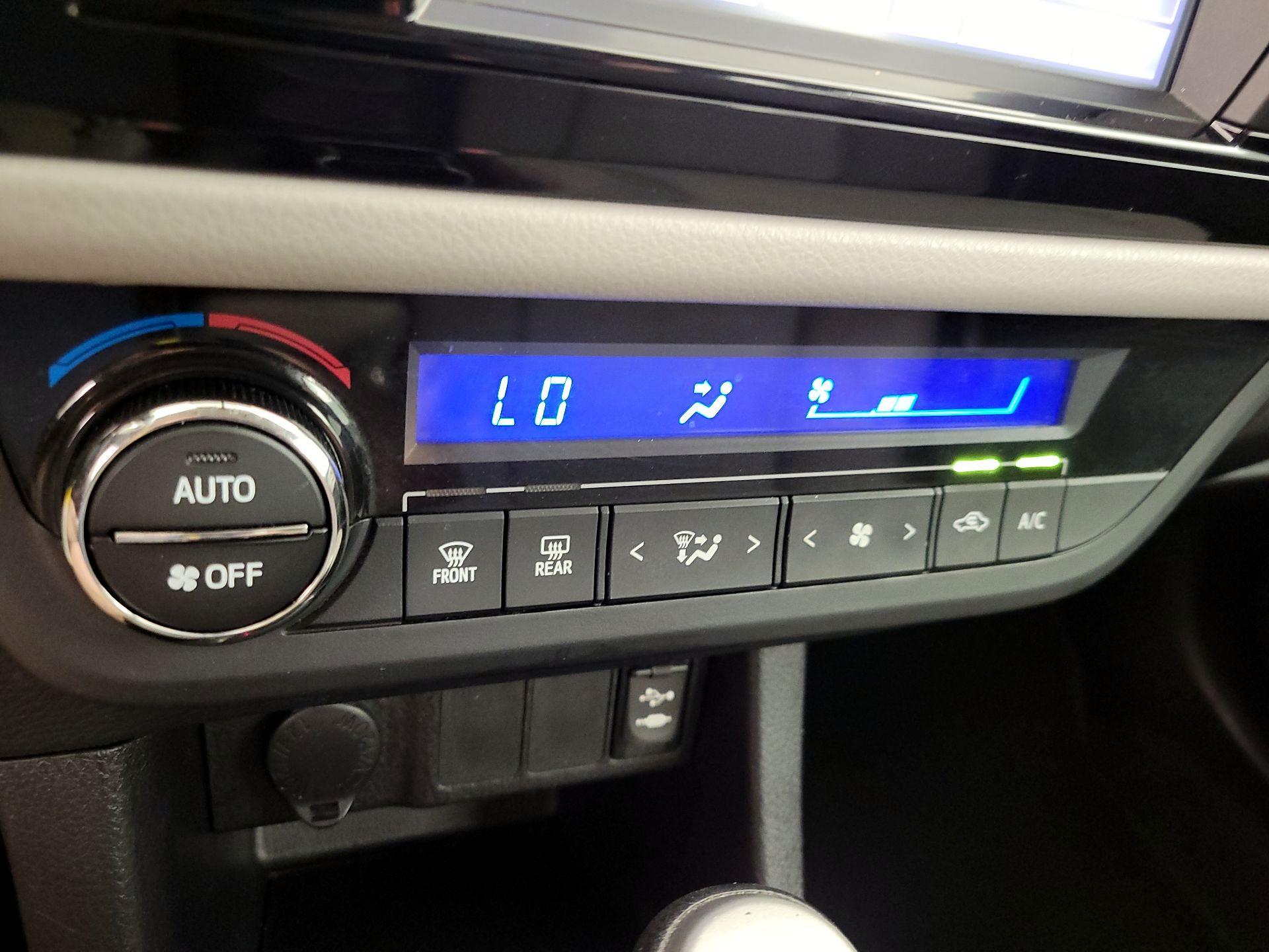 Thumbnail: 2015 Toyota Corolla - 16