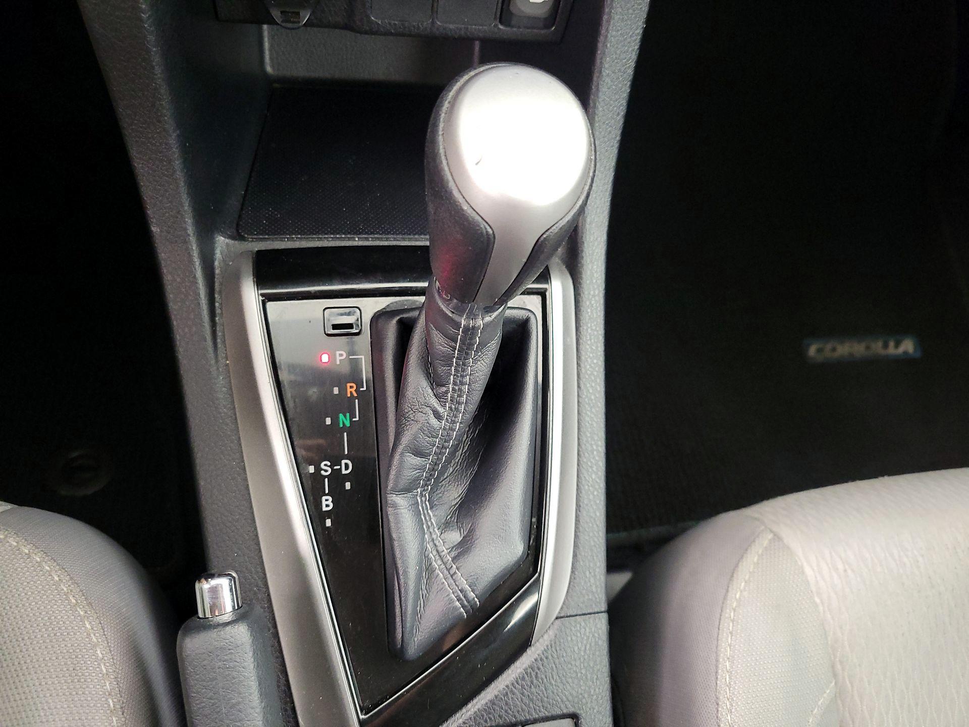 Thumbnail: 2015 Toyota Corolla - 17