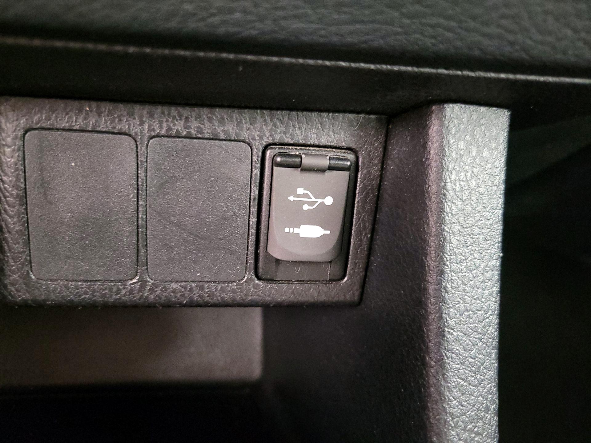 Thumbnail: 2015 Toyota Corolla - 18