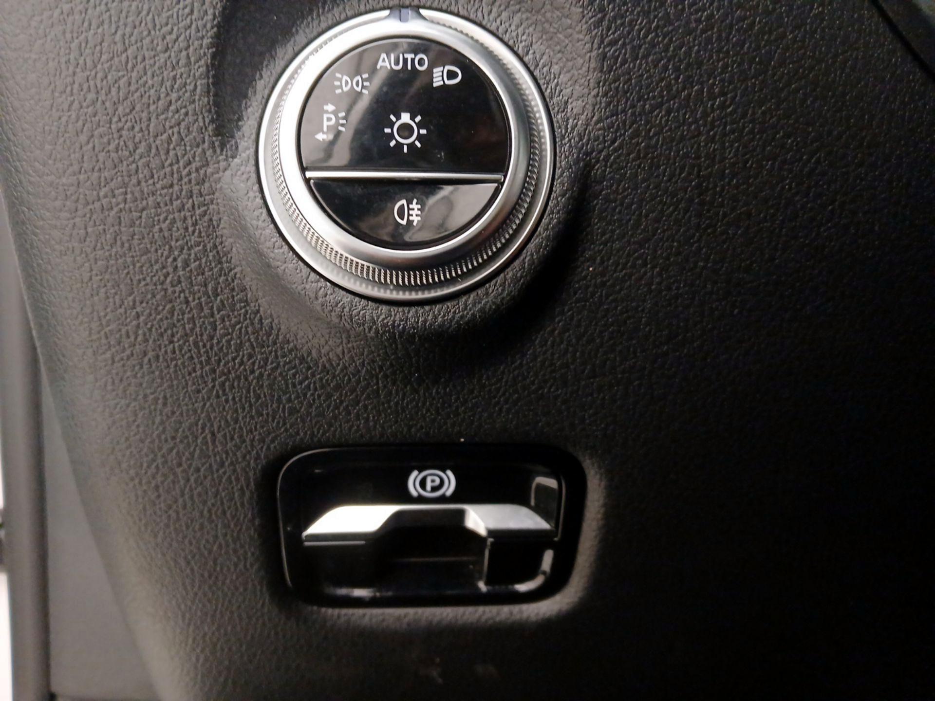 Thumbnail: 2024 Mercedes-Benz C-Class - 13