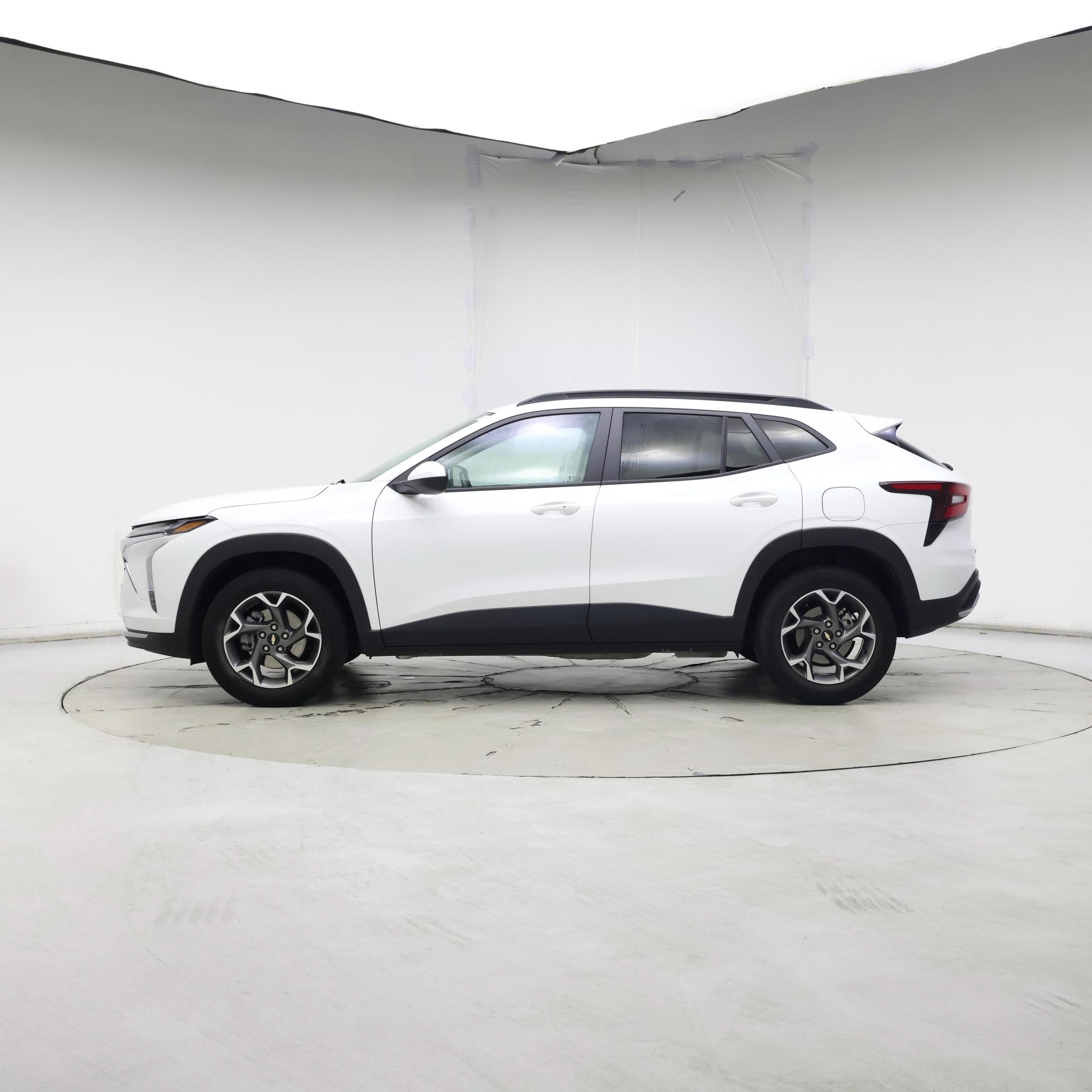 Thumbnail: 2024 Chevrolet Trax - 3