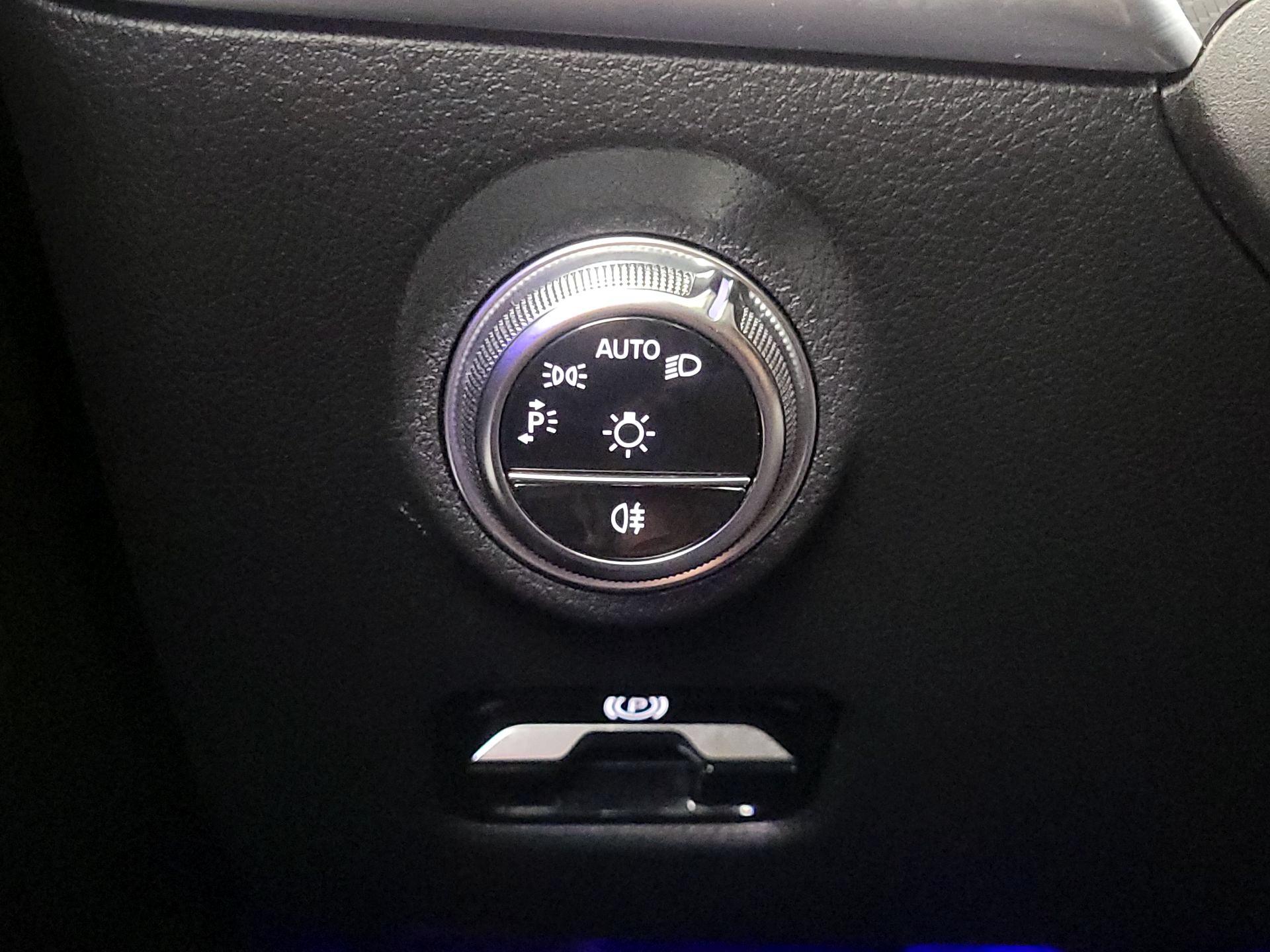 Thumbnail: 2024 Mercedes-Benz C-Class - 13