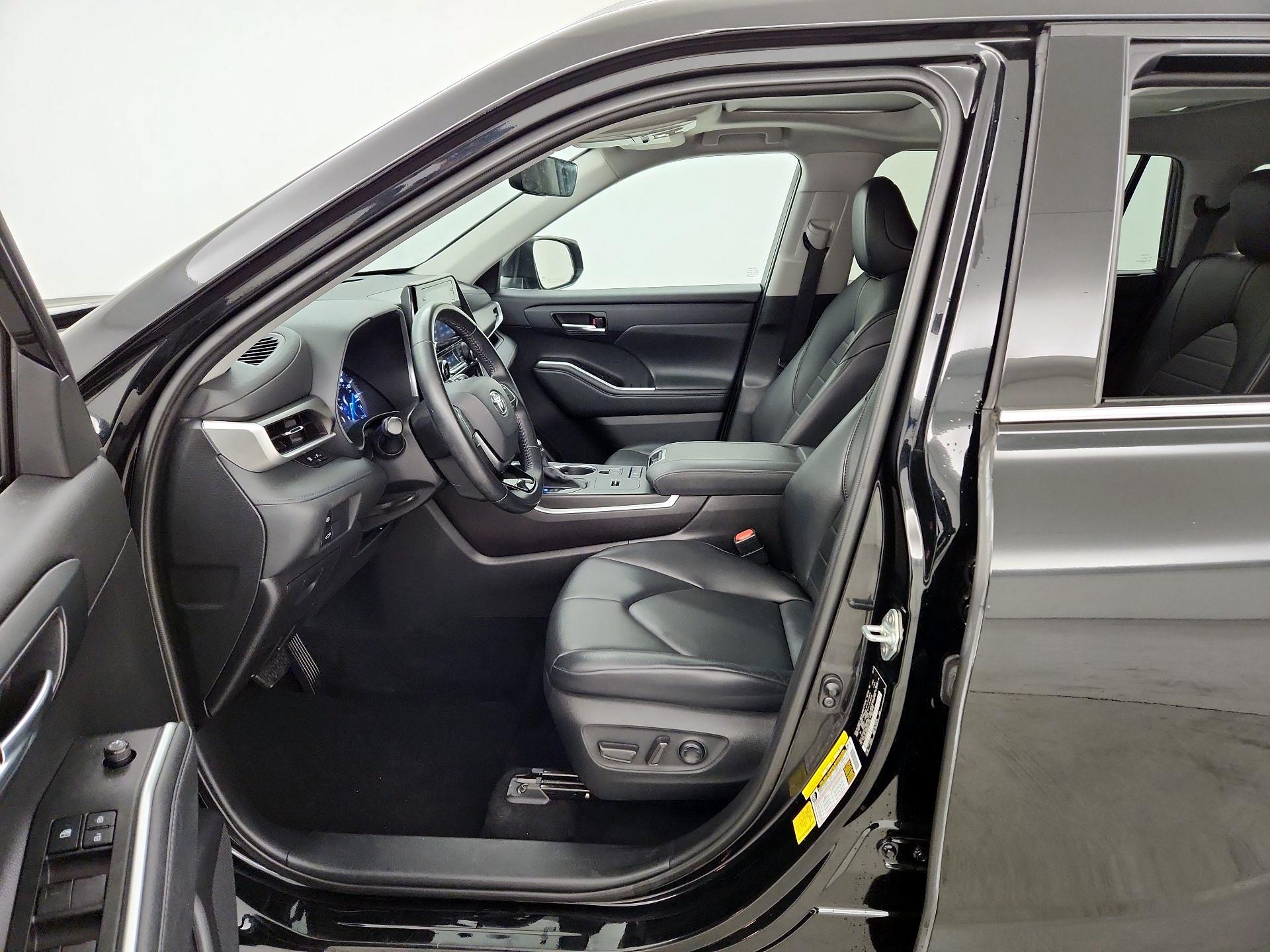 Thumbnail: 2021 Toyota Highlander - 11