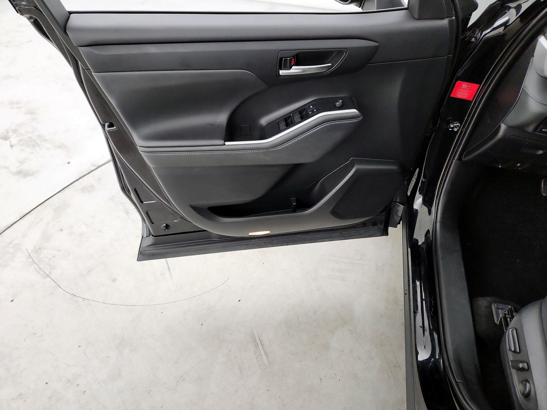 Thumbnail: 2021 Toyota Highlander - 12