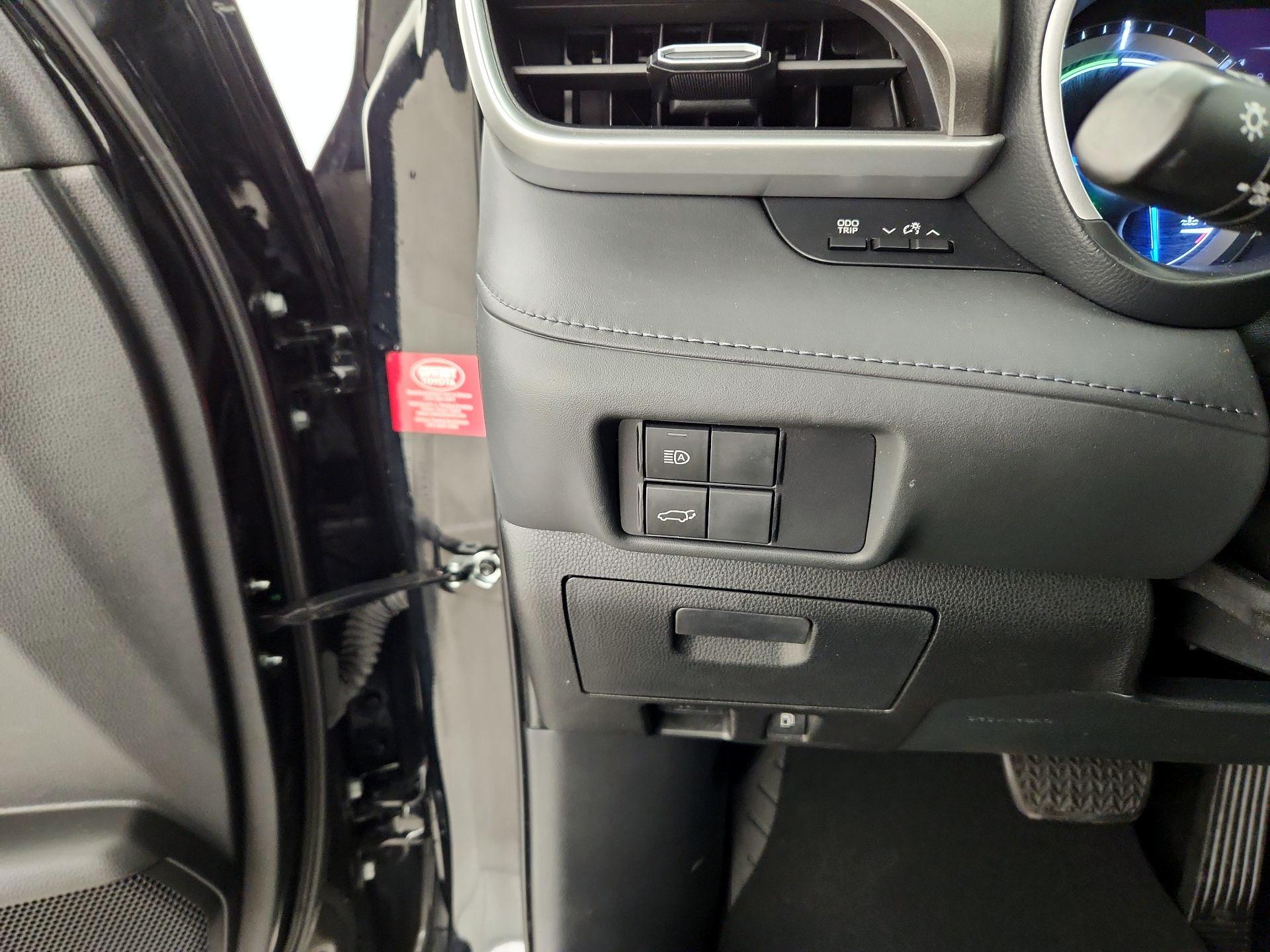 Thumbnail: 2021 Toyota Highlander - 13