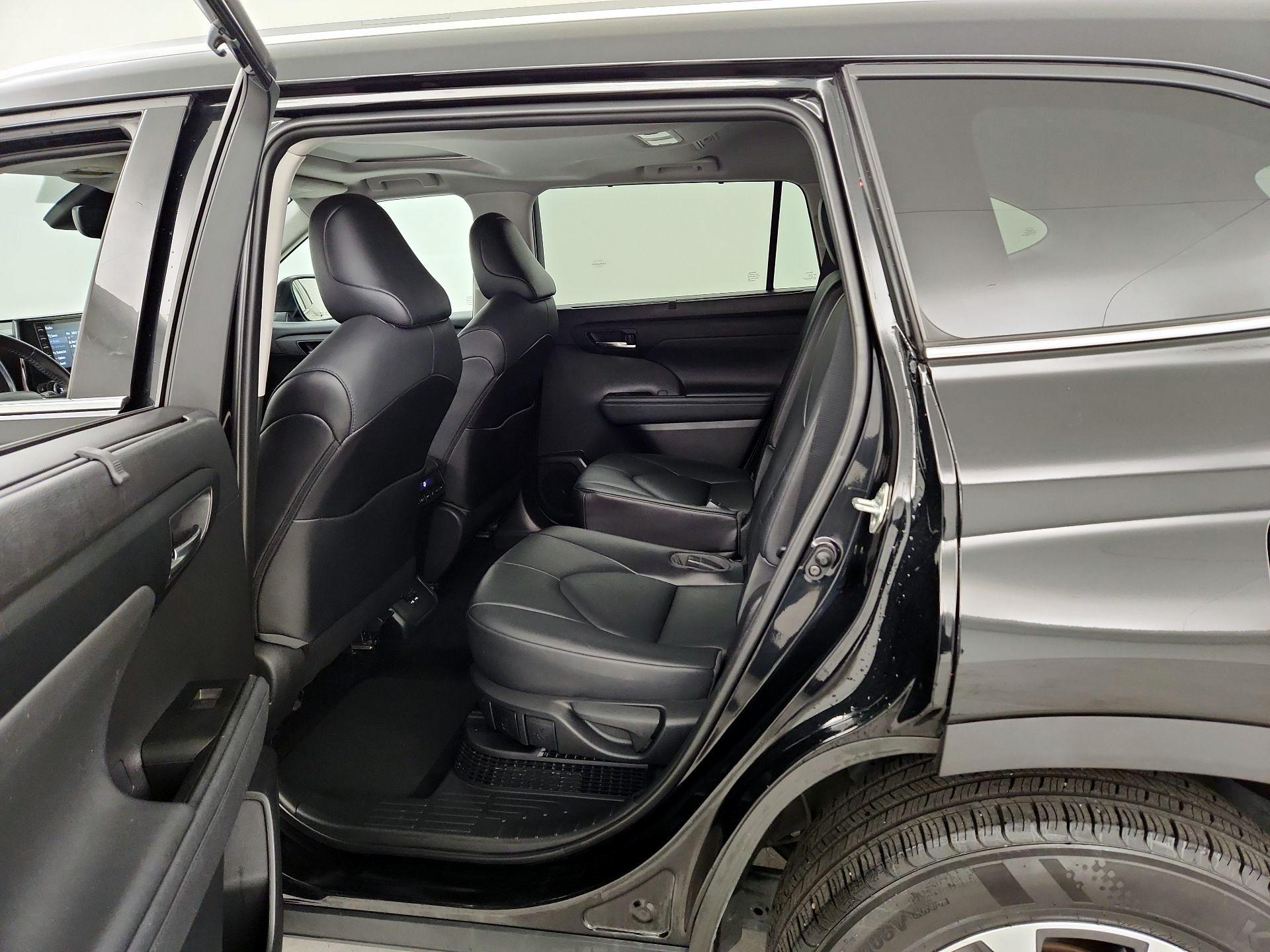 Thumbnail: 2021 Toyota Highlander - 20