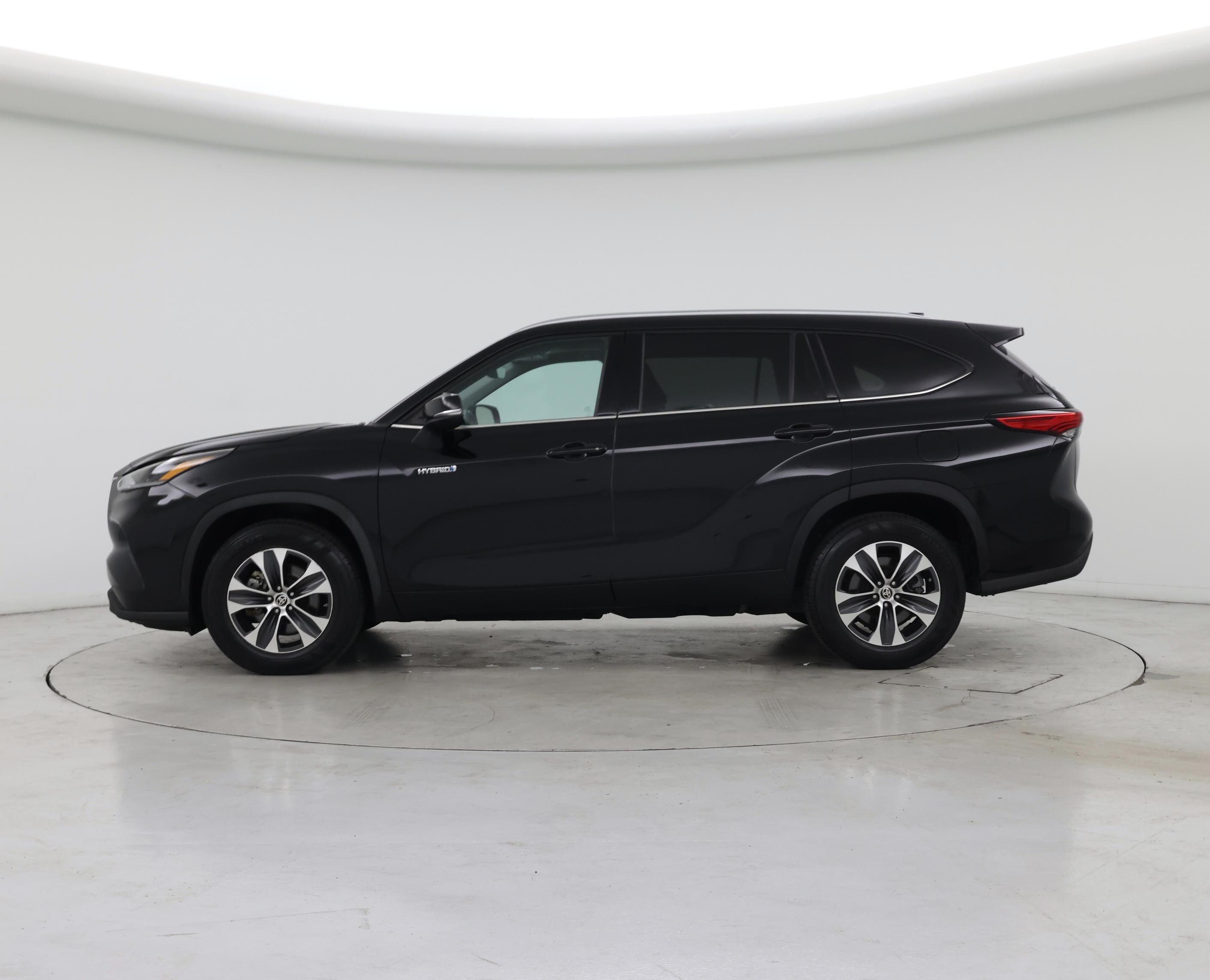 Thumbnail: 2021 Toyota Highlander - 3