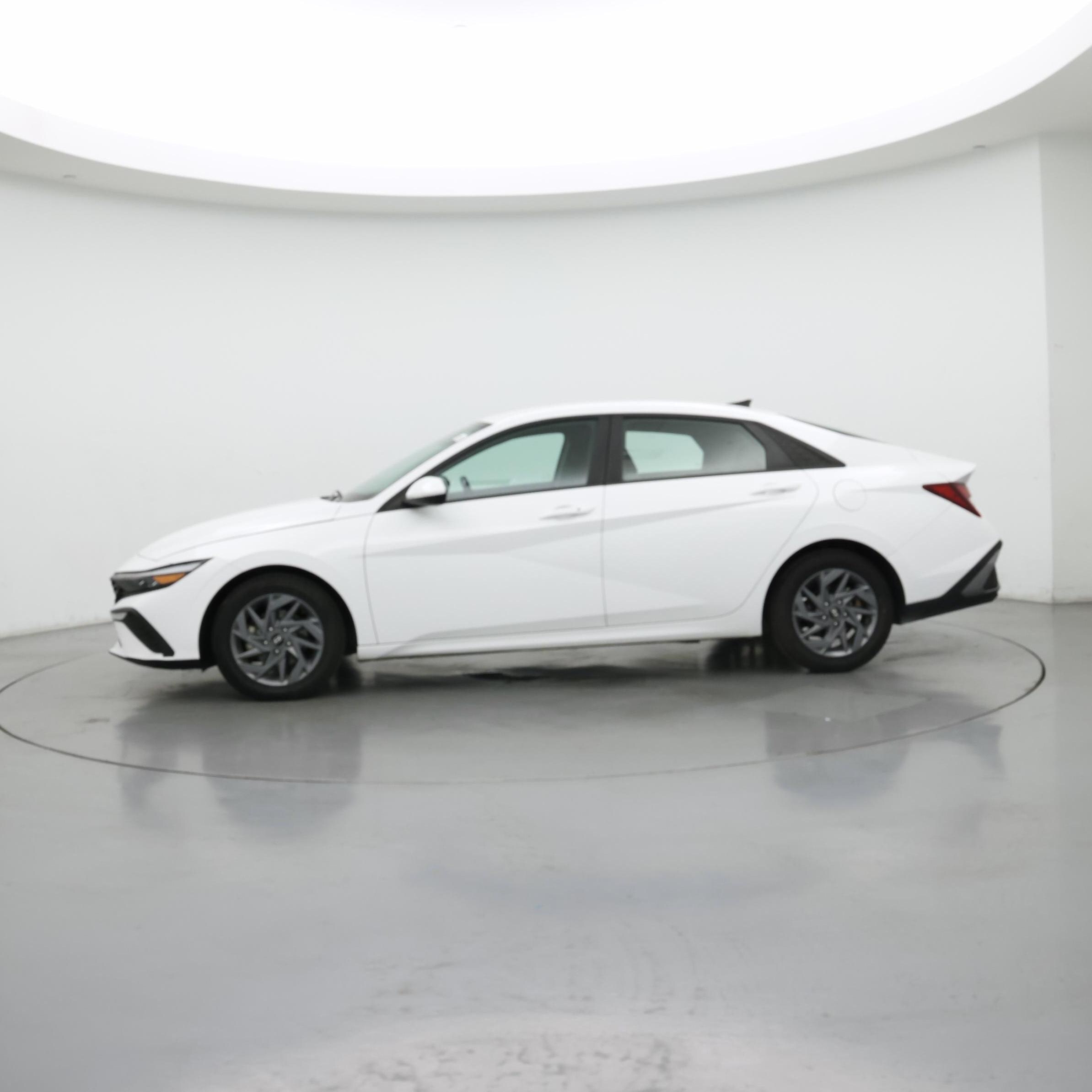 Thumbnail: 2024 Hyundai Elantra - 3