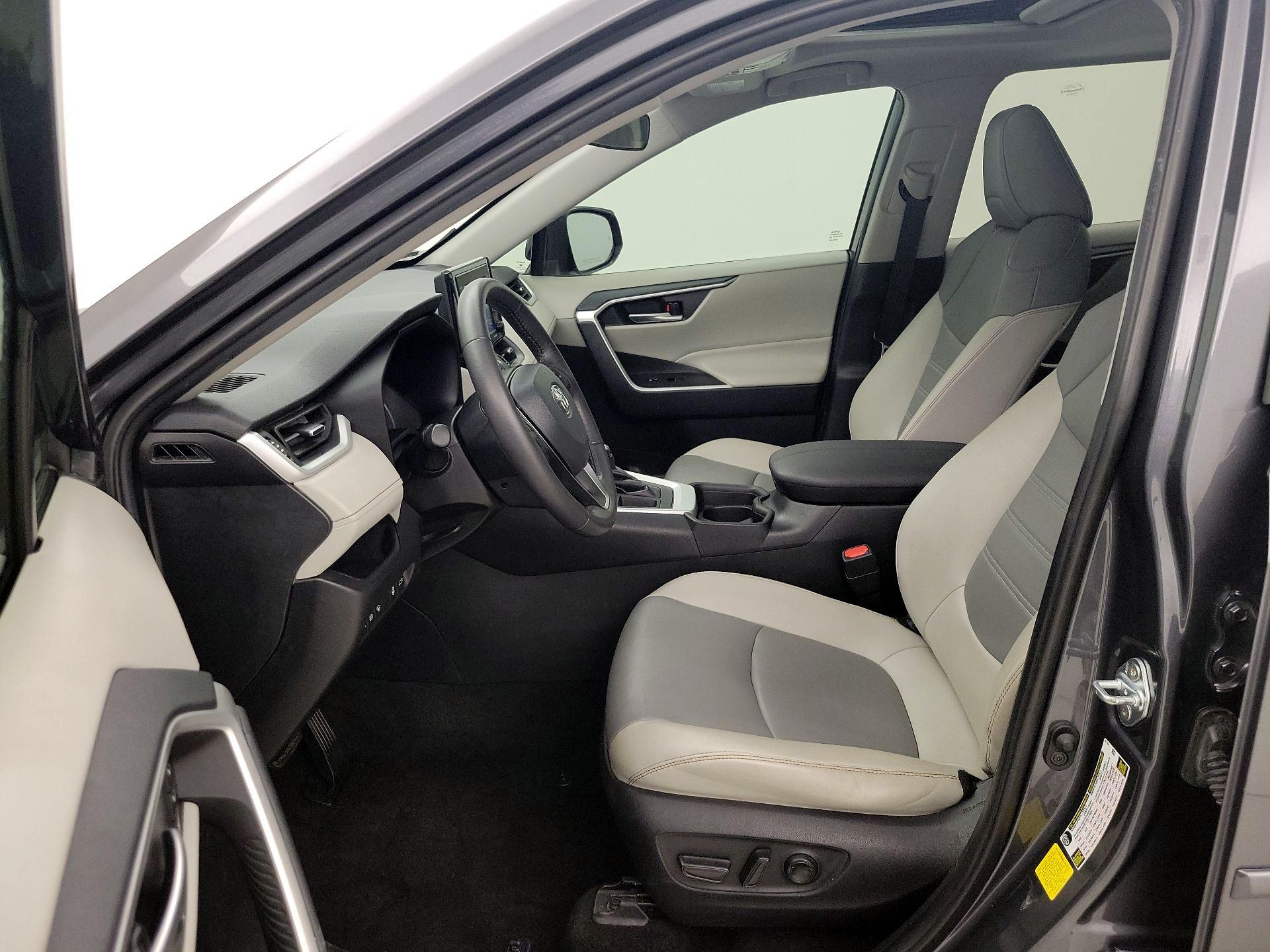 Thumbnail: 2021 Toyota RAV4 - 11