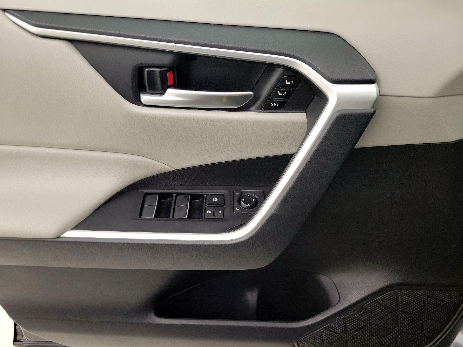 Thumbnail: 2021 Toyota RAV4 - 12