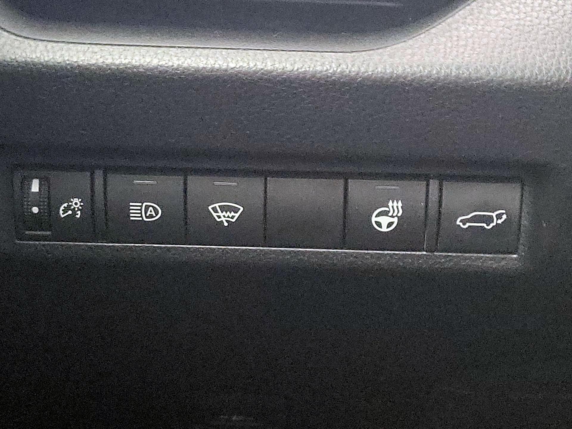 Thumbnail: 2021 Toyota RAV4 - 13