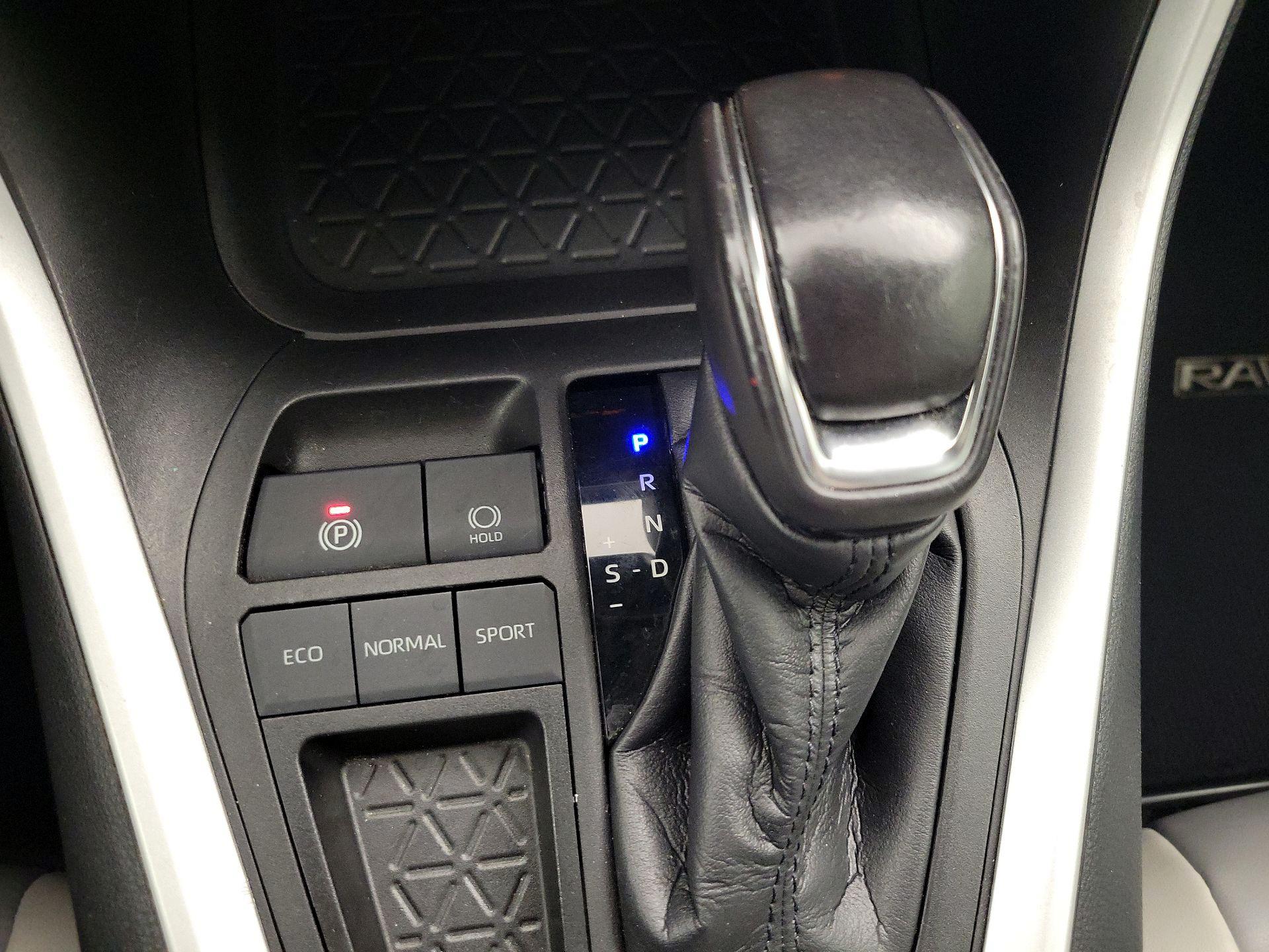 Thumbnail: 2021 Toyota RAV4 - 17