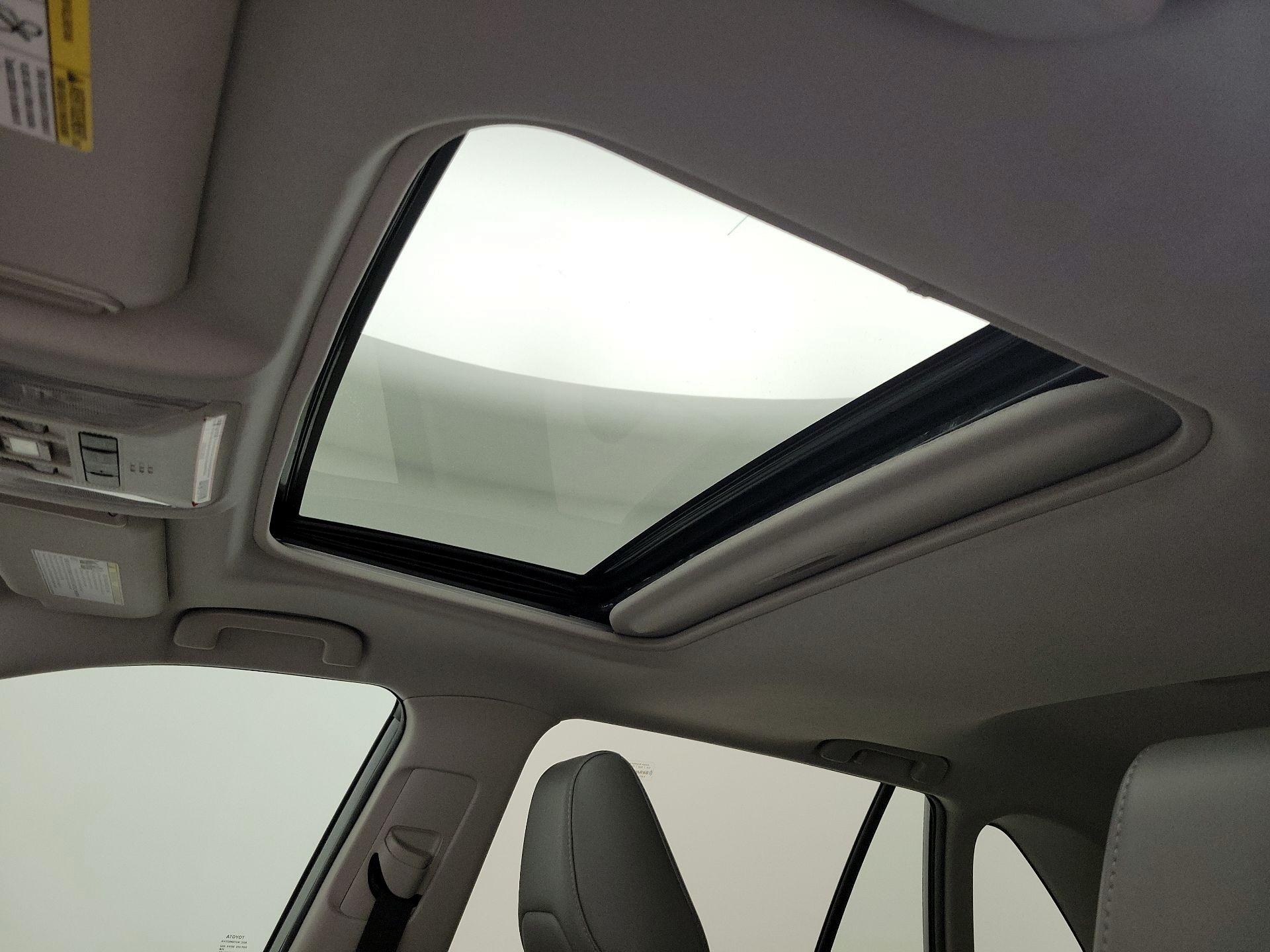 Thumbnail: 2021 Toyota RAV4 - 19