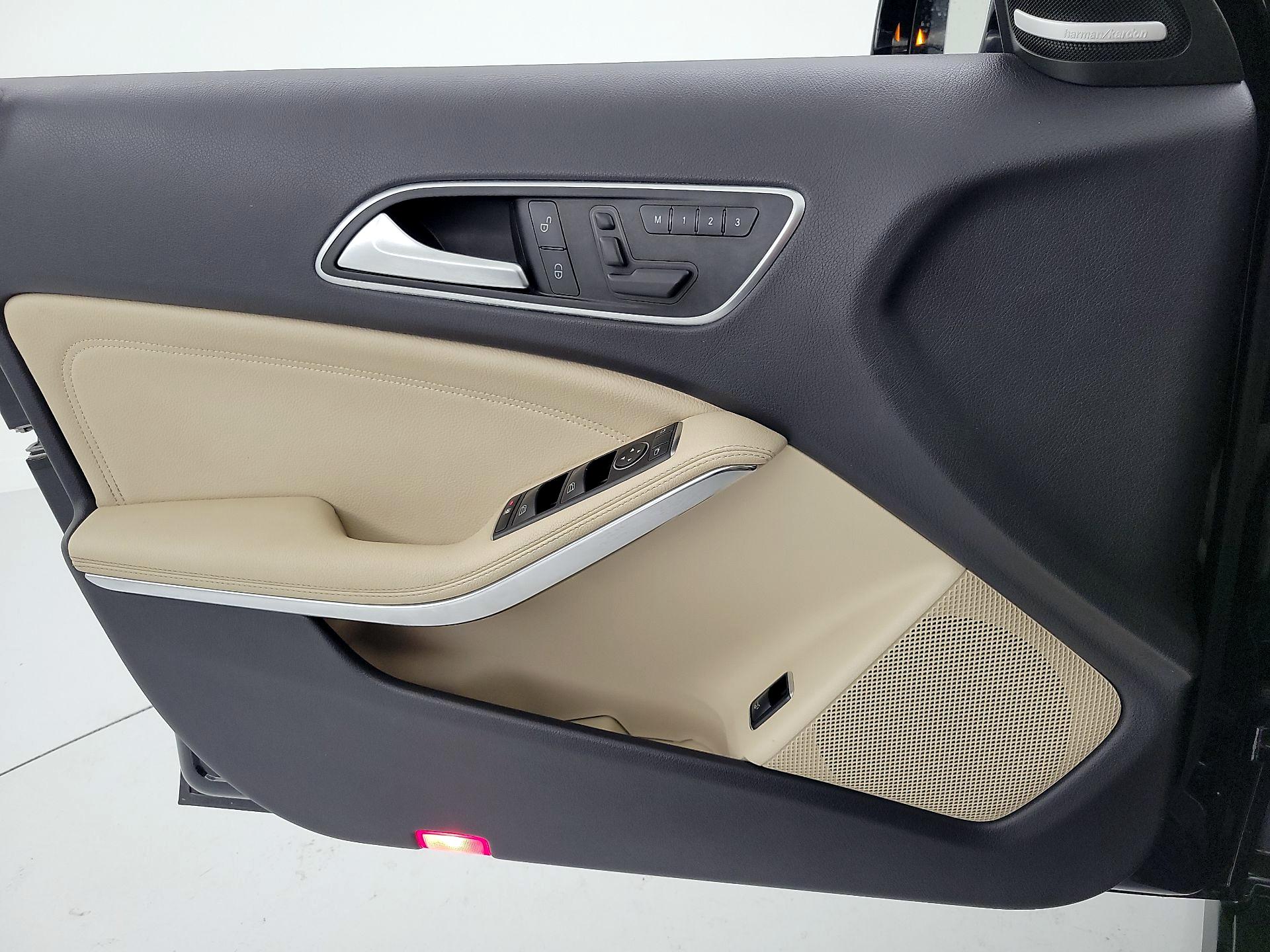 Thumbnail: 2015 Mercedes-Benz GLA - 12