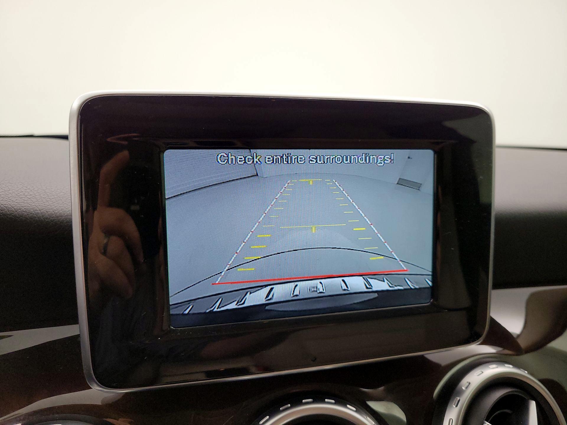 Thumbnail: 2015 Mercedes-Benz GLA - 15