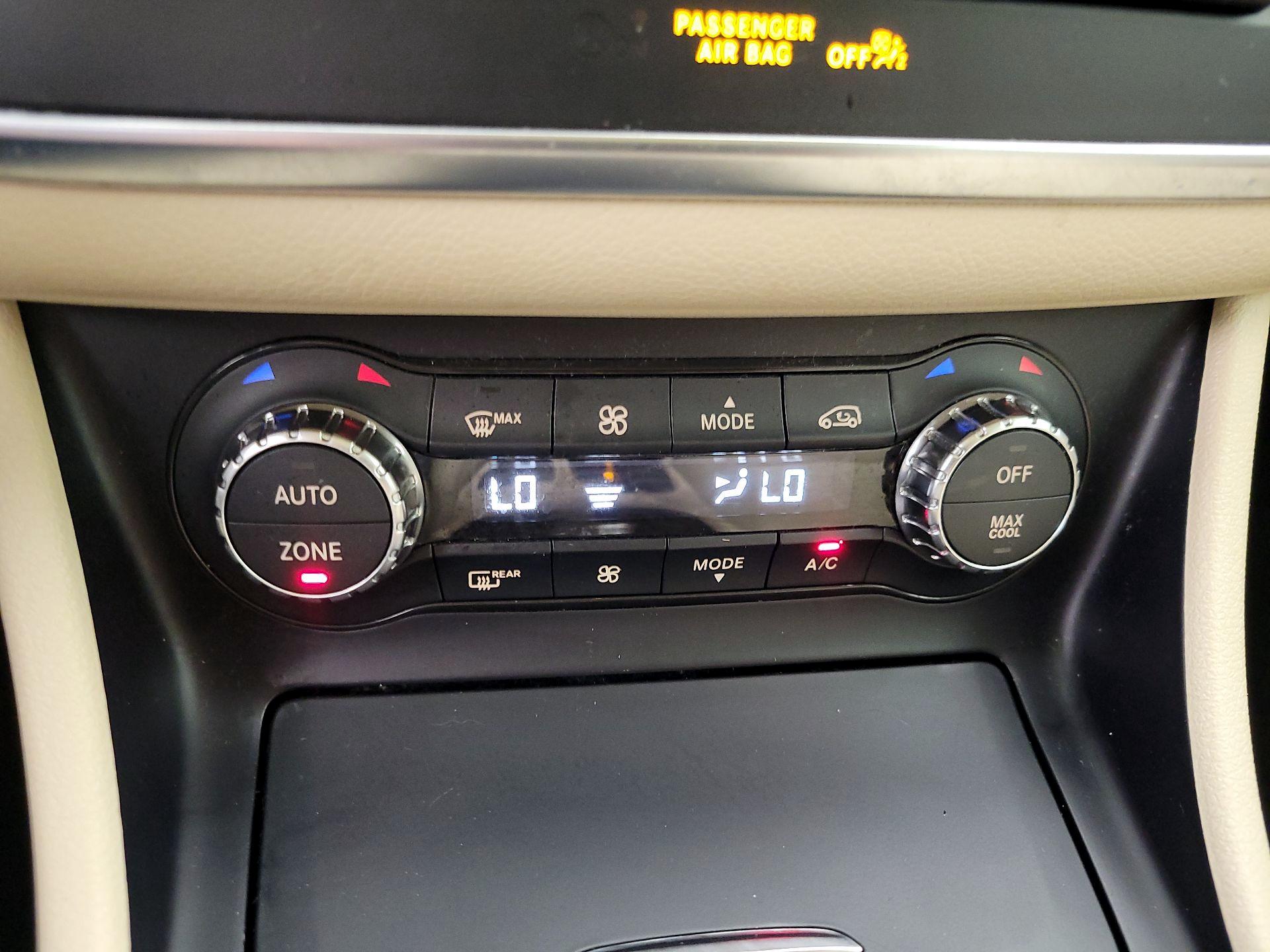 Thumbnail: 2015 Mercedes-Benz GLA - 17