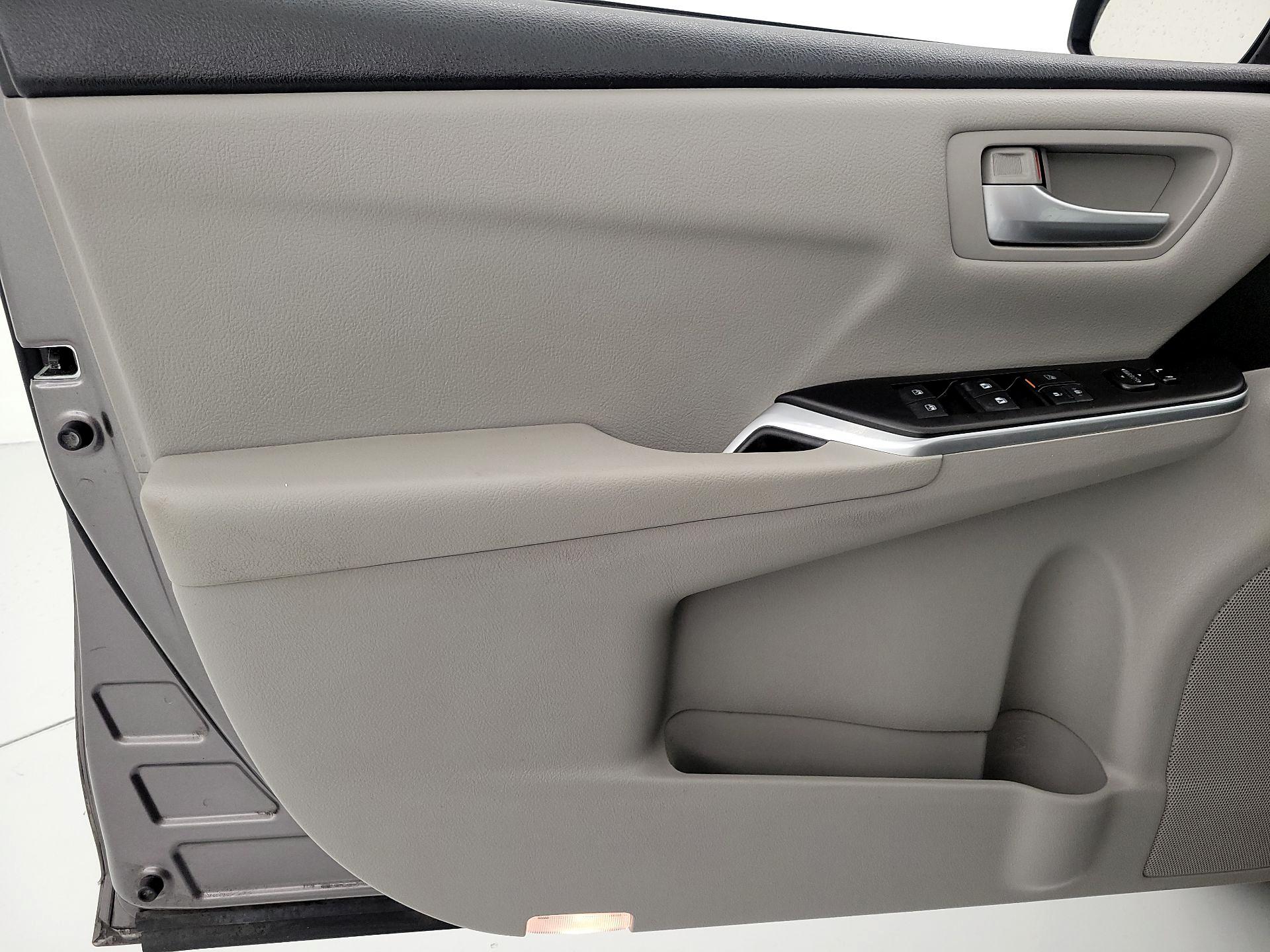 Thumbnail: 2017 Toyota Camry - 12