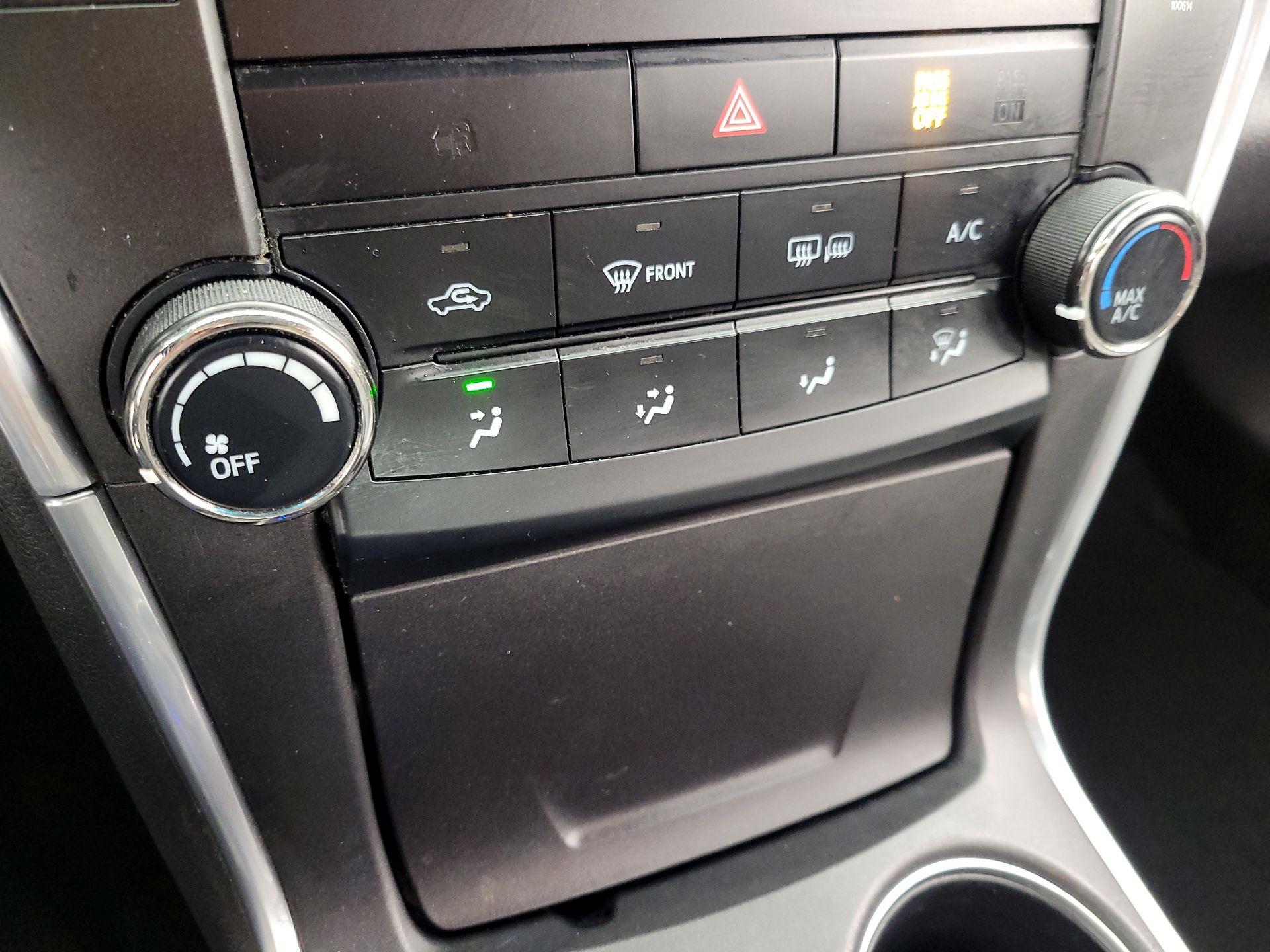 Thumbnail: 2017 Toyota Camry - 16