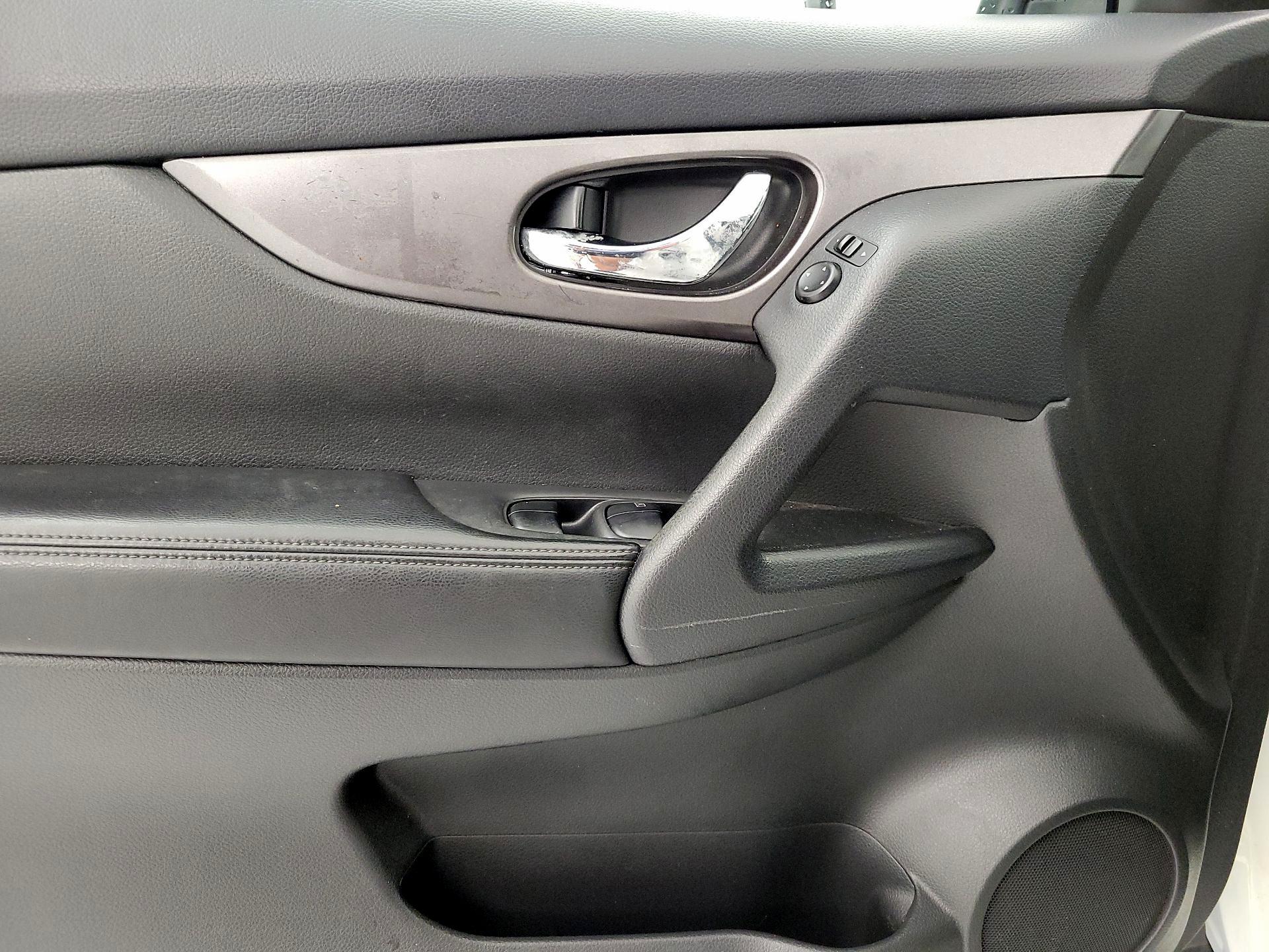 Thumbnail: 2016 Nissan Rogue - 12