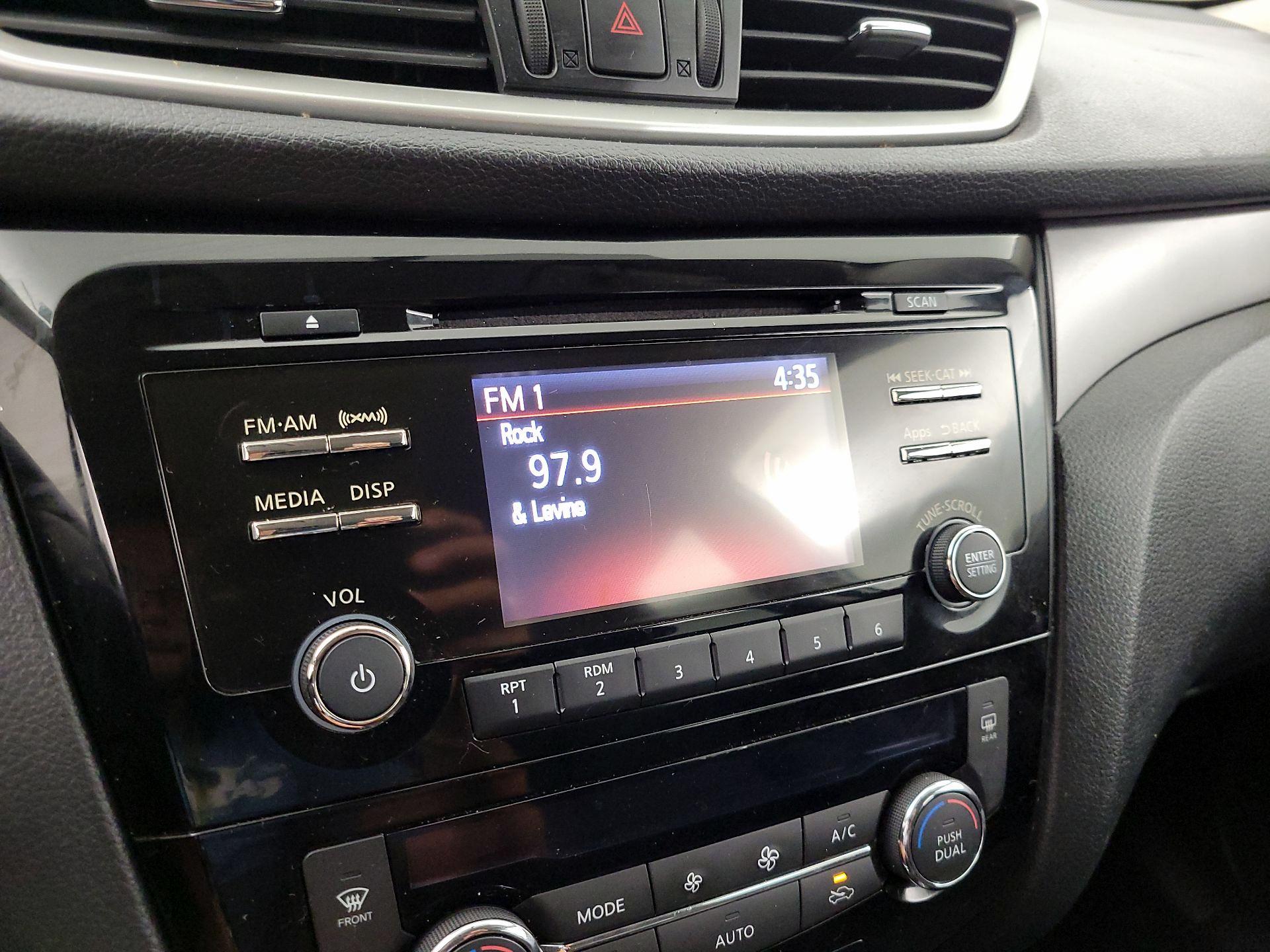 Thumbnail: 2016 Nissan Rogue - 15