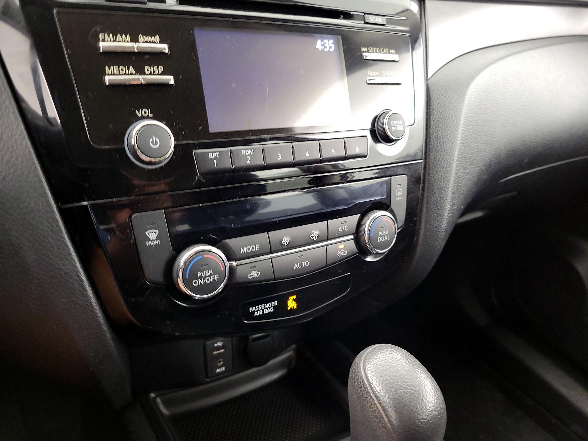 Thumbnail: 2016 Nissan Rogue - 16