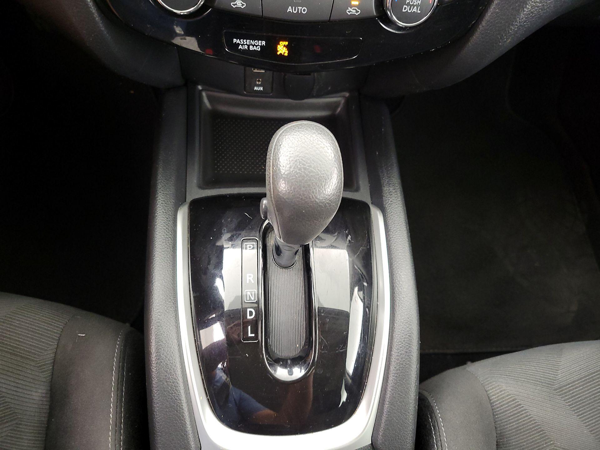 Thumbnail: 2016 Nissan Rogue - 17