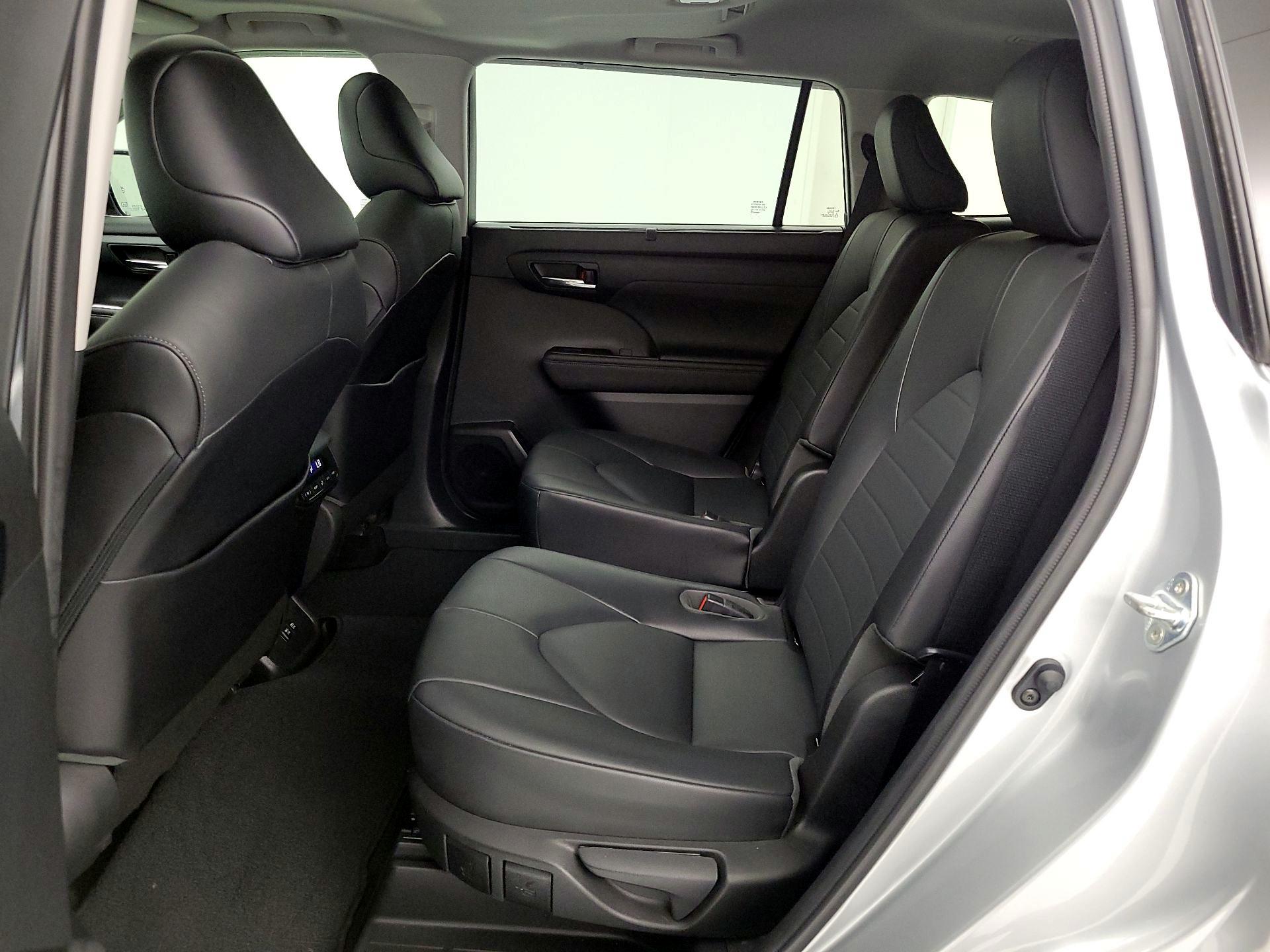 Thumbnail: 2020 Toyota Highlander - 20