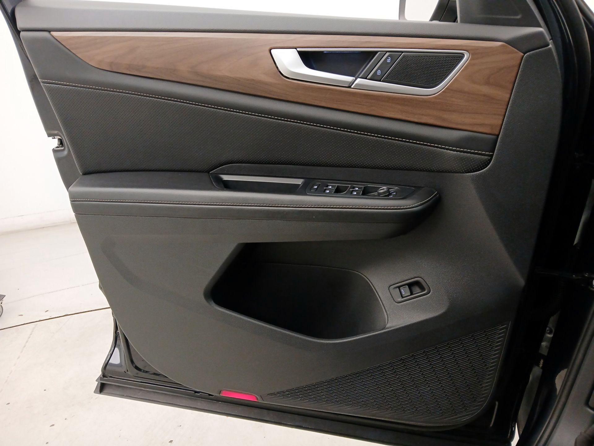 Thumbnail: 2024 Volkswagen Atlas - 12