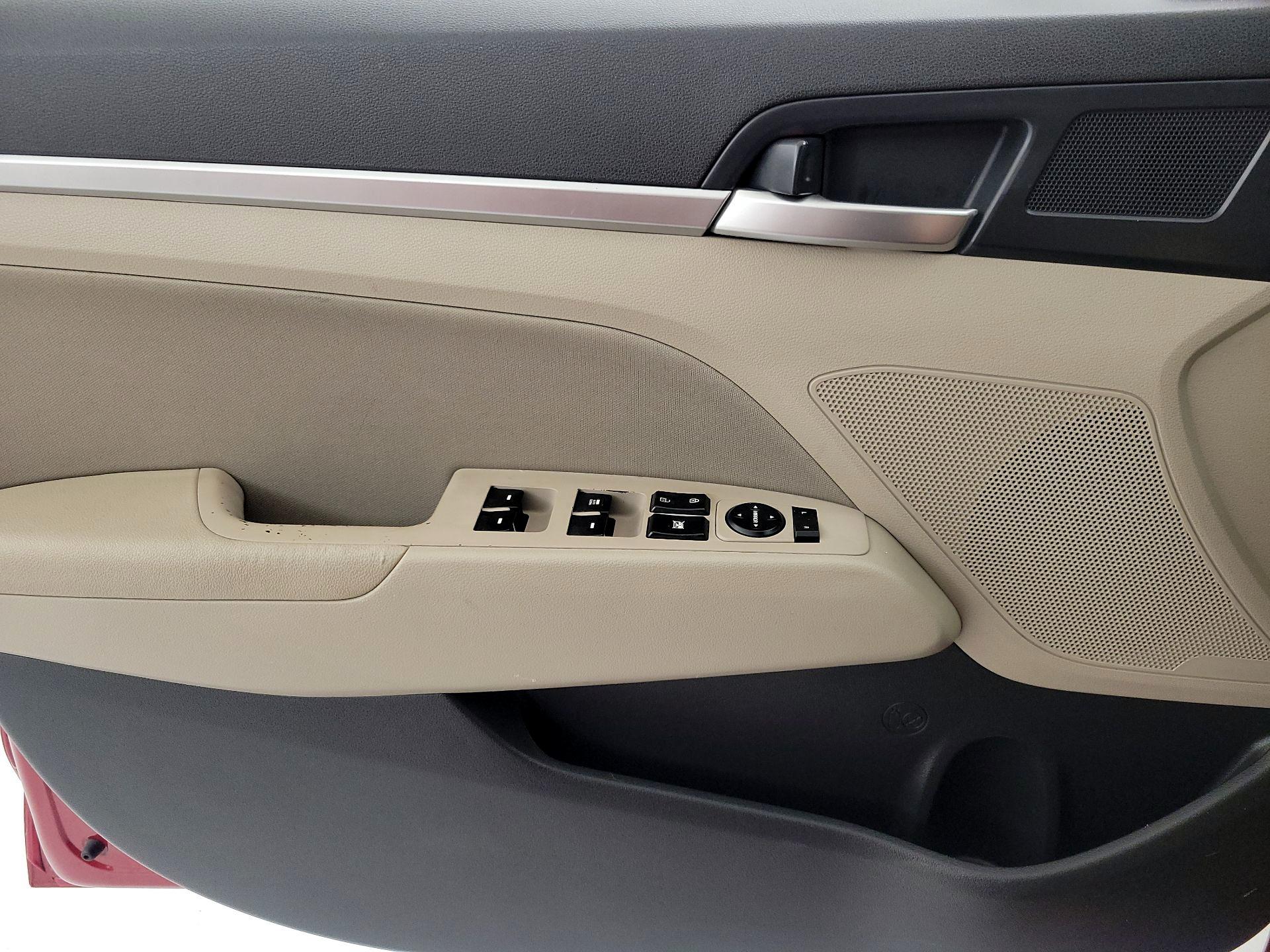 Thumbnail: 2020 Hyundai Elantra - 12