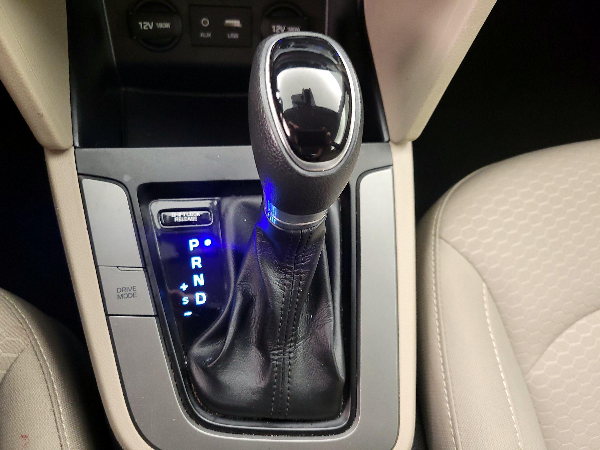 Thumbnail: 2020 Hyundai Elantra - 17