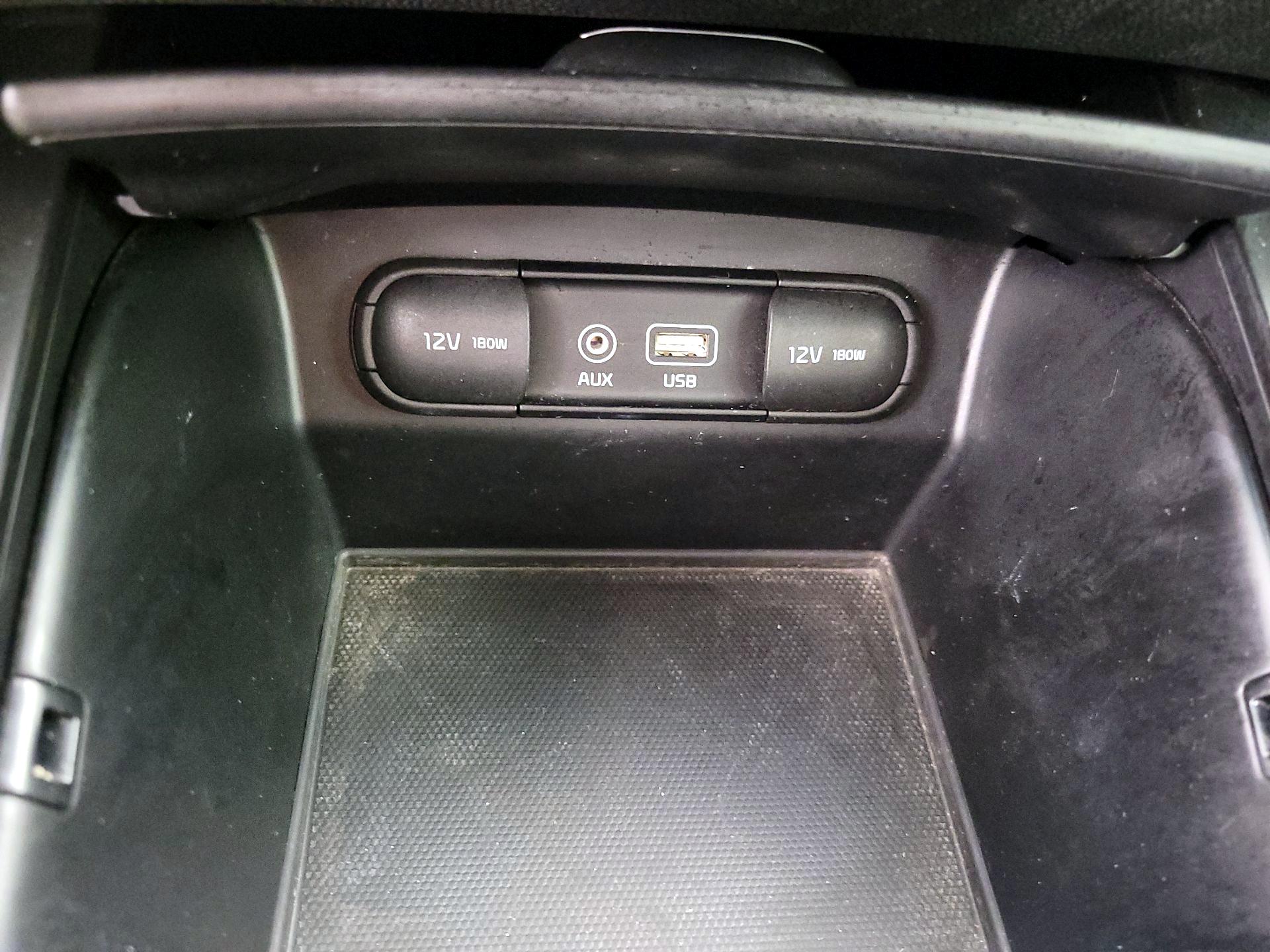 Thumbnail: 2016 Kia Sorento - 18