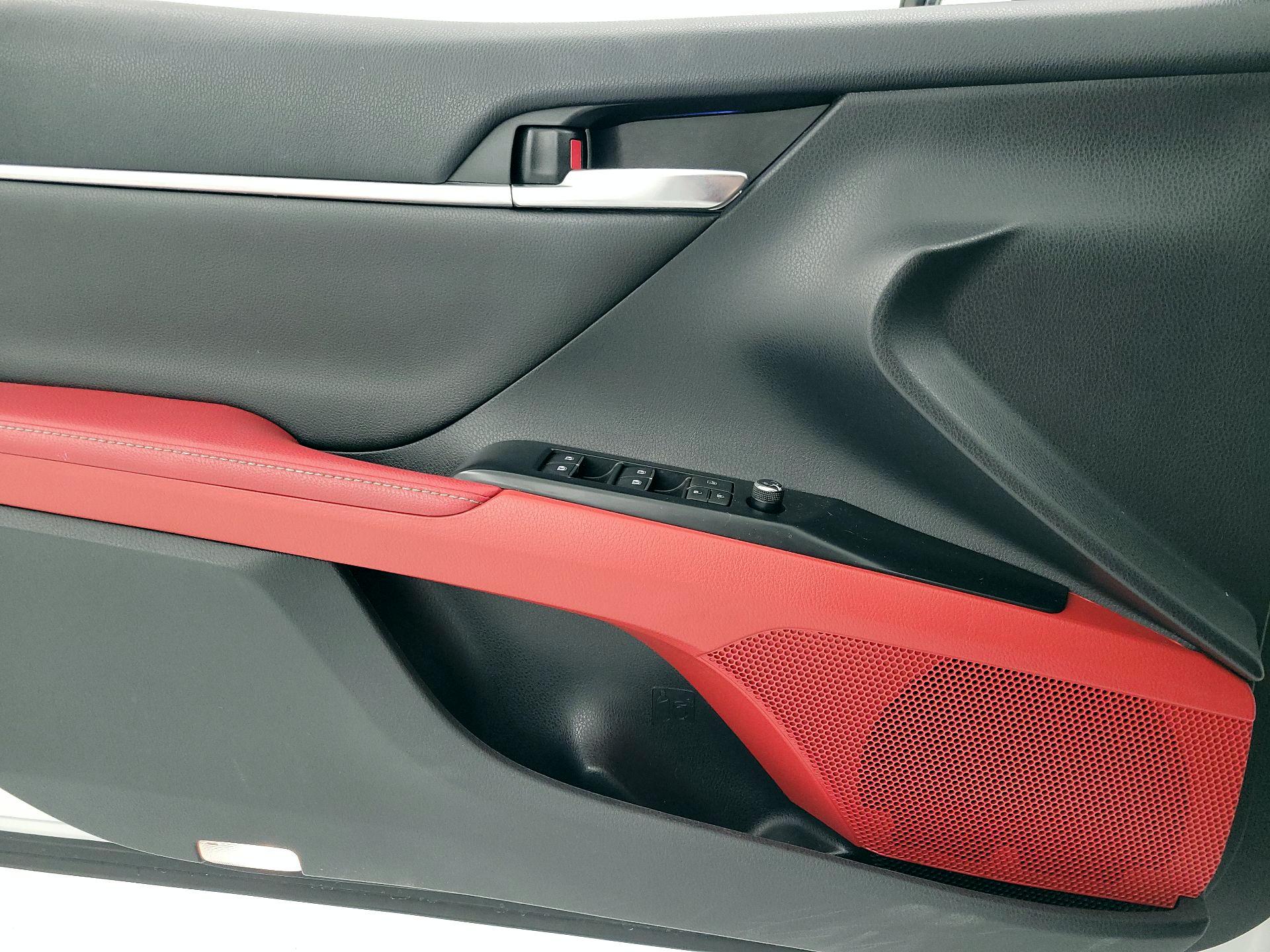 Thumbnail: 2019 Toyota Camry - 12