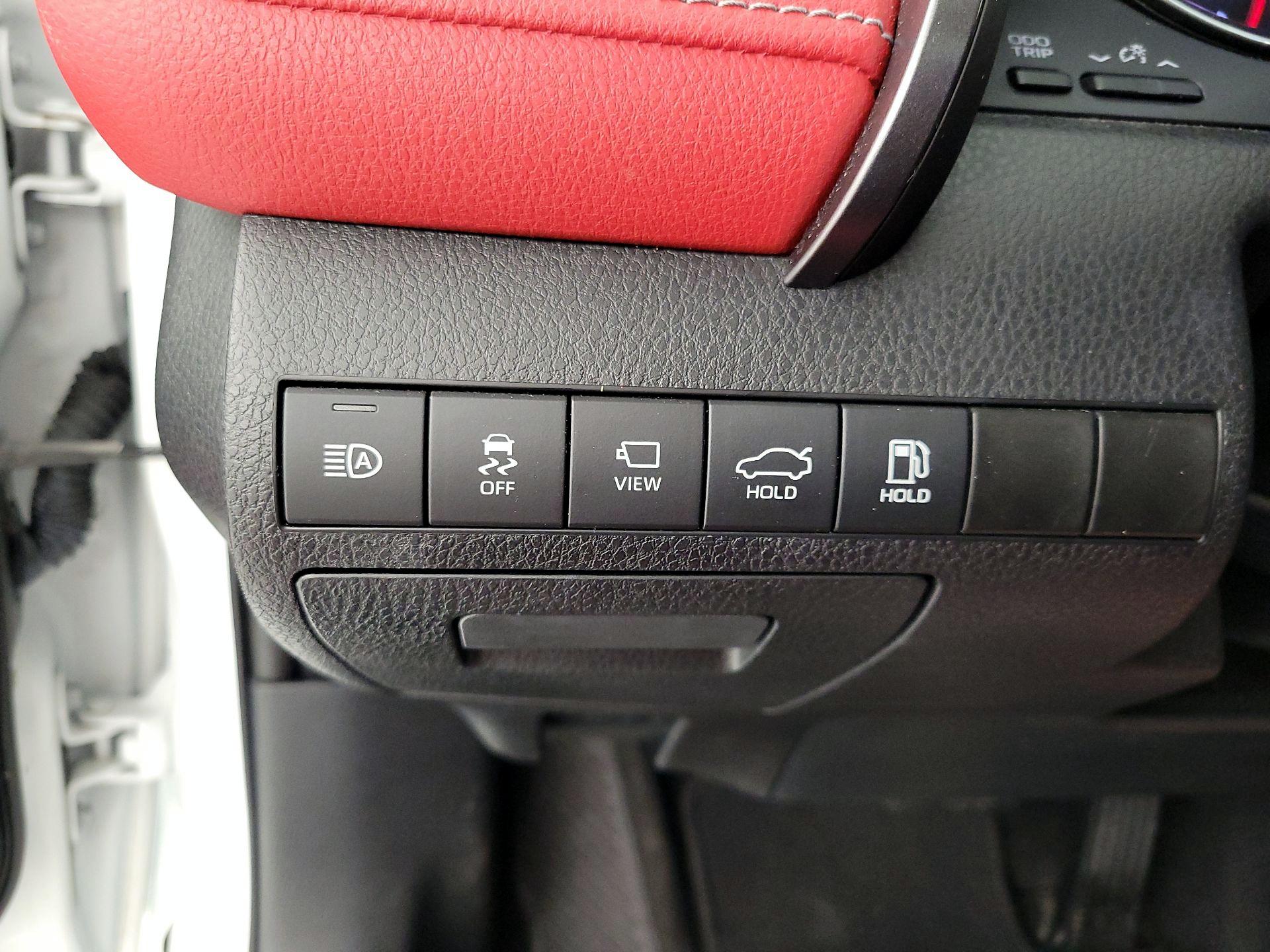 Thumbnail: 2019 Toyota Camry - 13