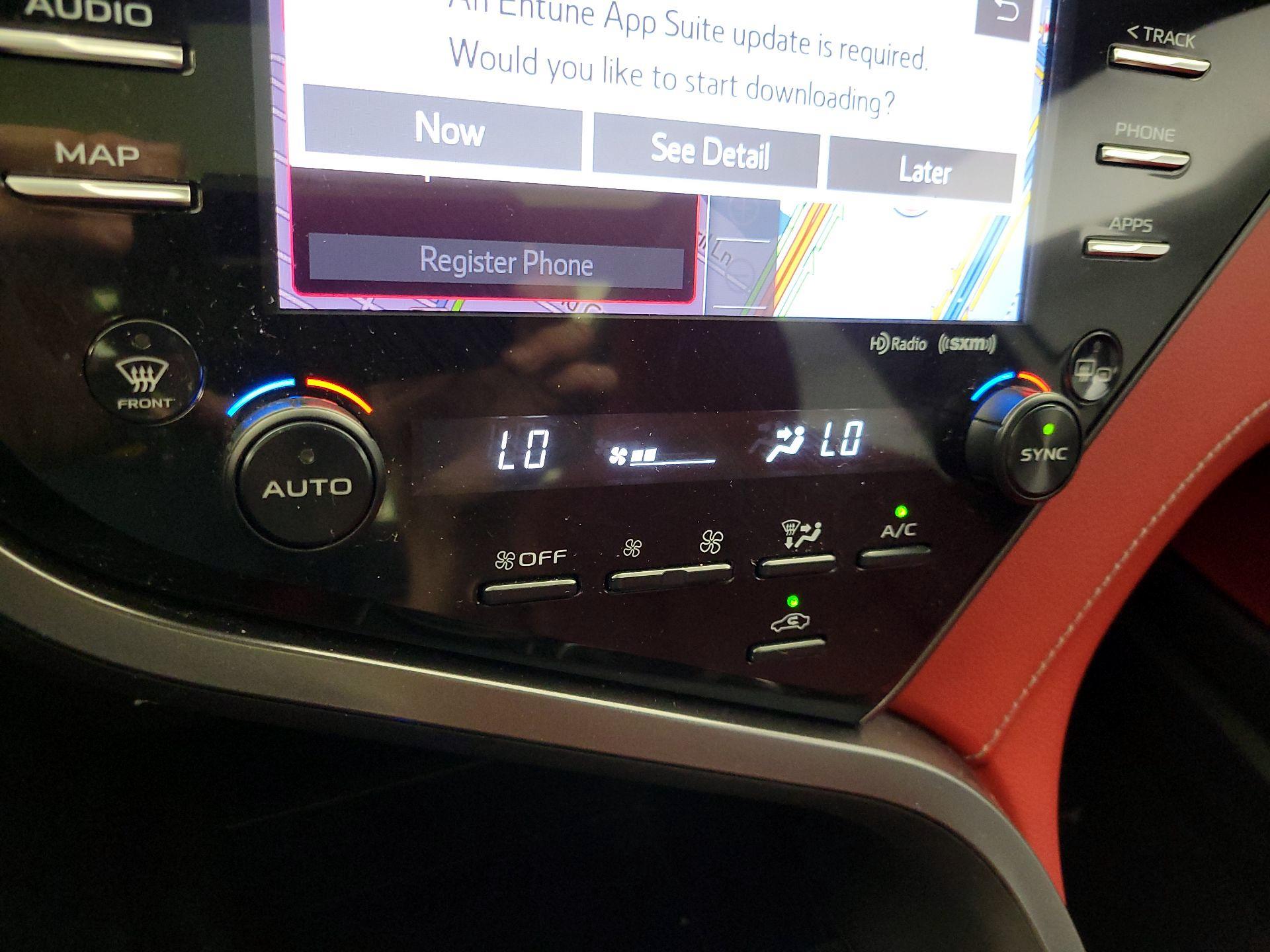 Thumbnail: 2019 Toyota Camry - 17