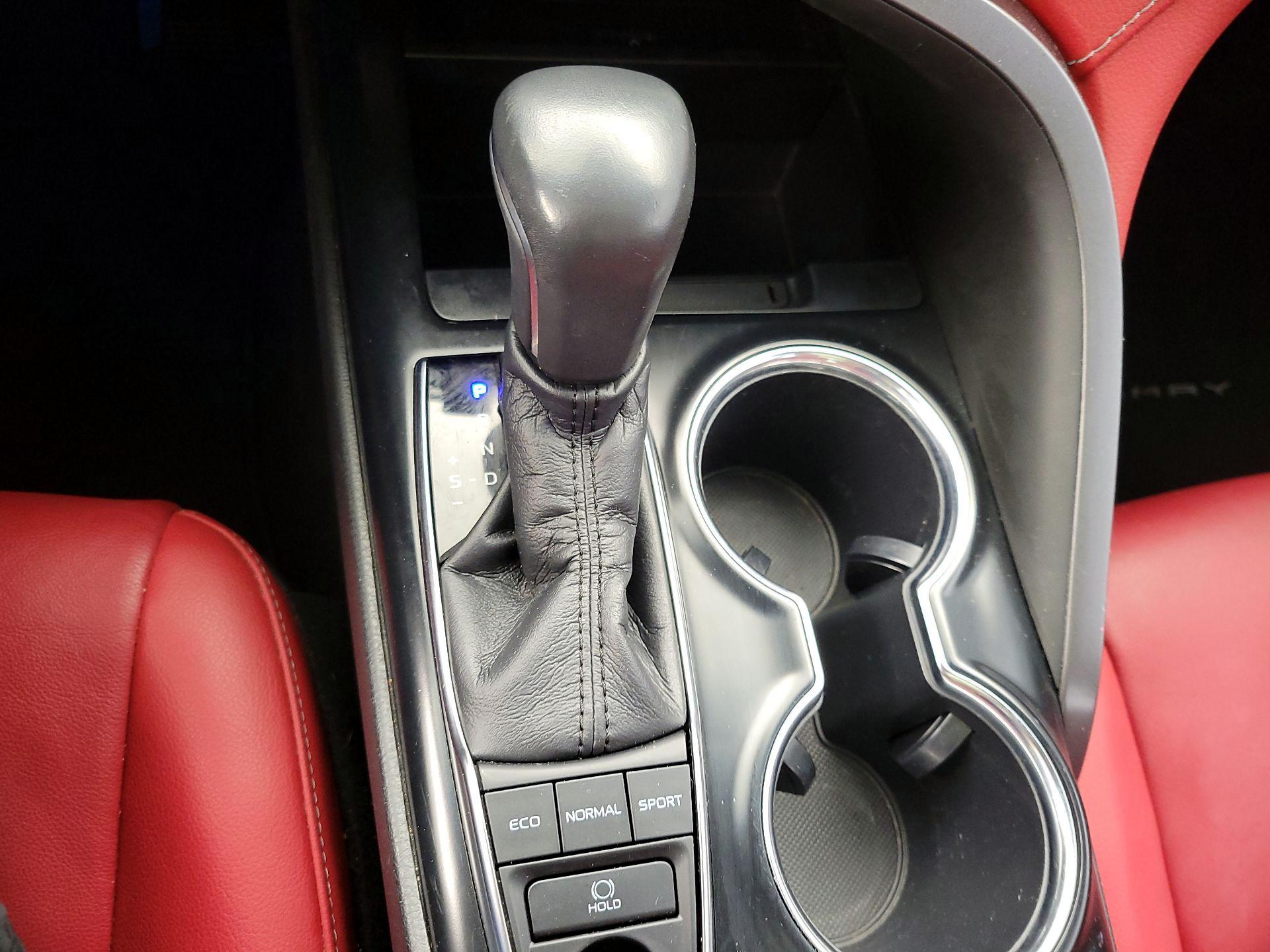 Thumbnail: 2019 Toyota Camry - 18