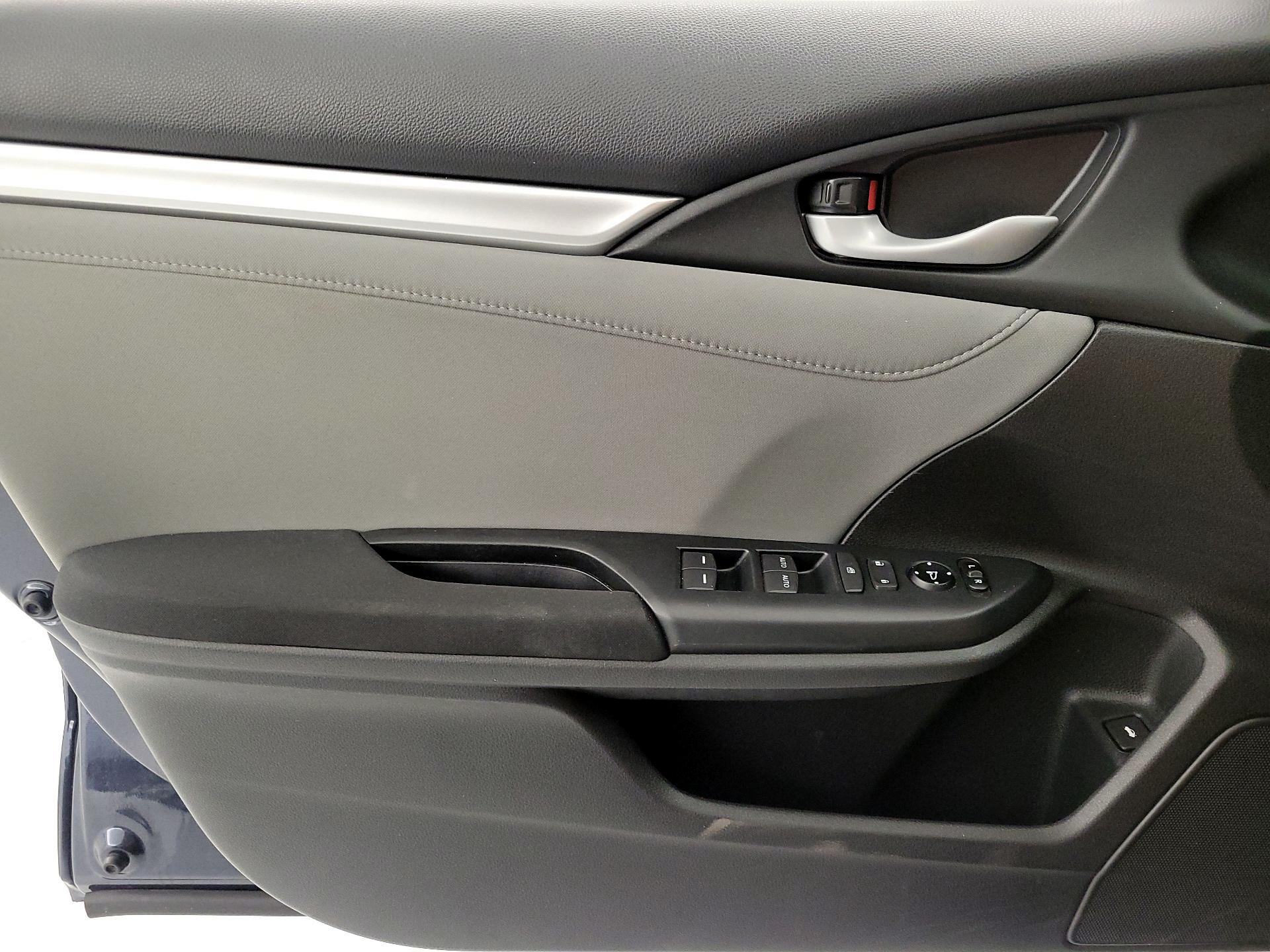 Thumbnail: 2016 Honda Civic - 12