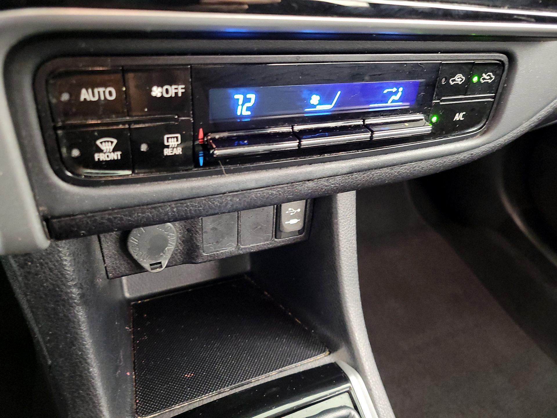 Thumbnail: 2018 Toyota Corolla - 16