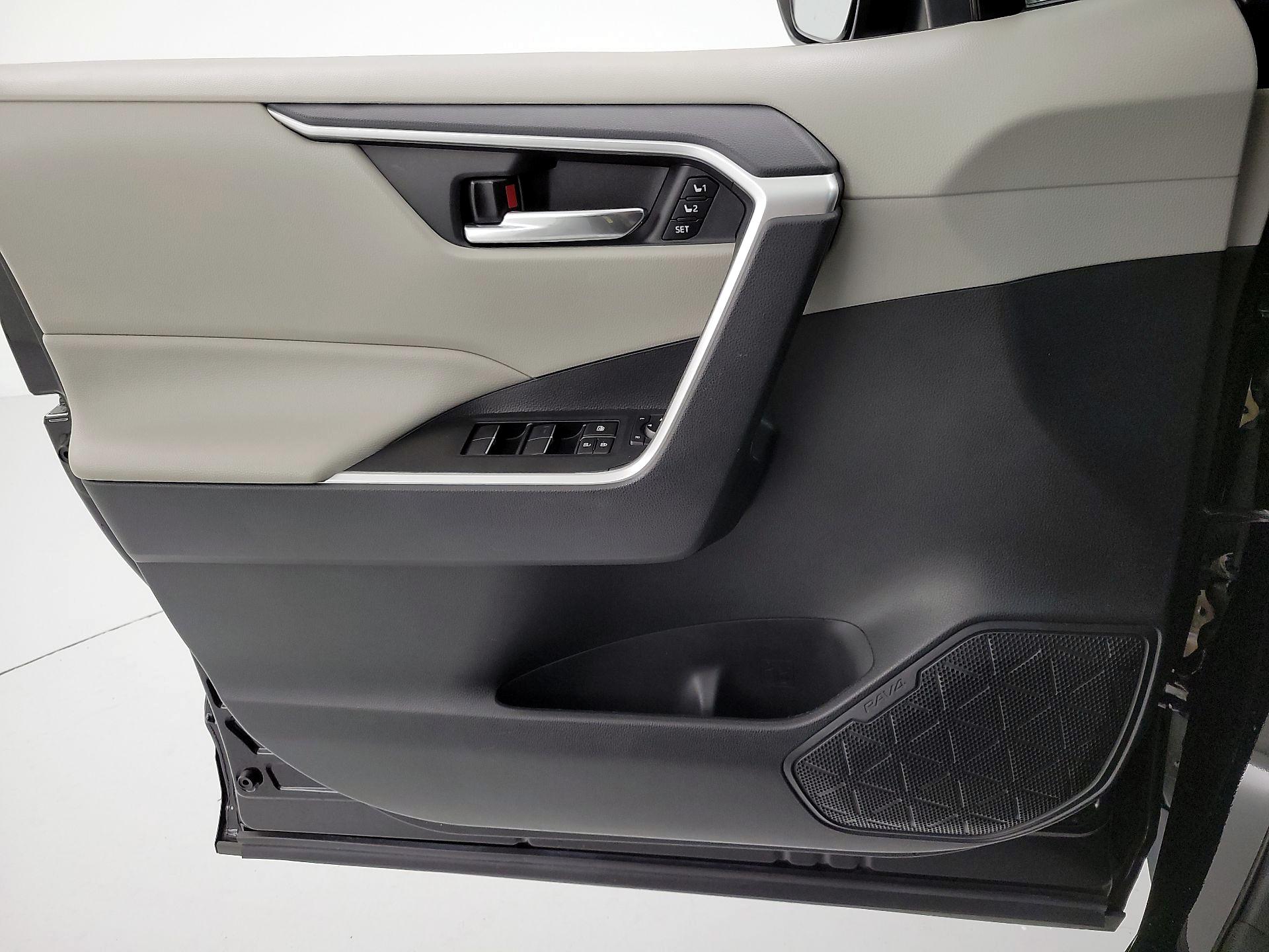 Thumbnail: 2021 Toyota RAV4 - 12