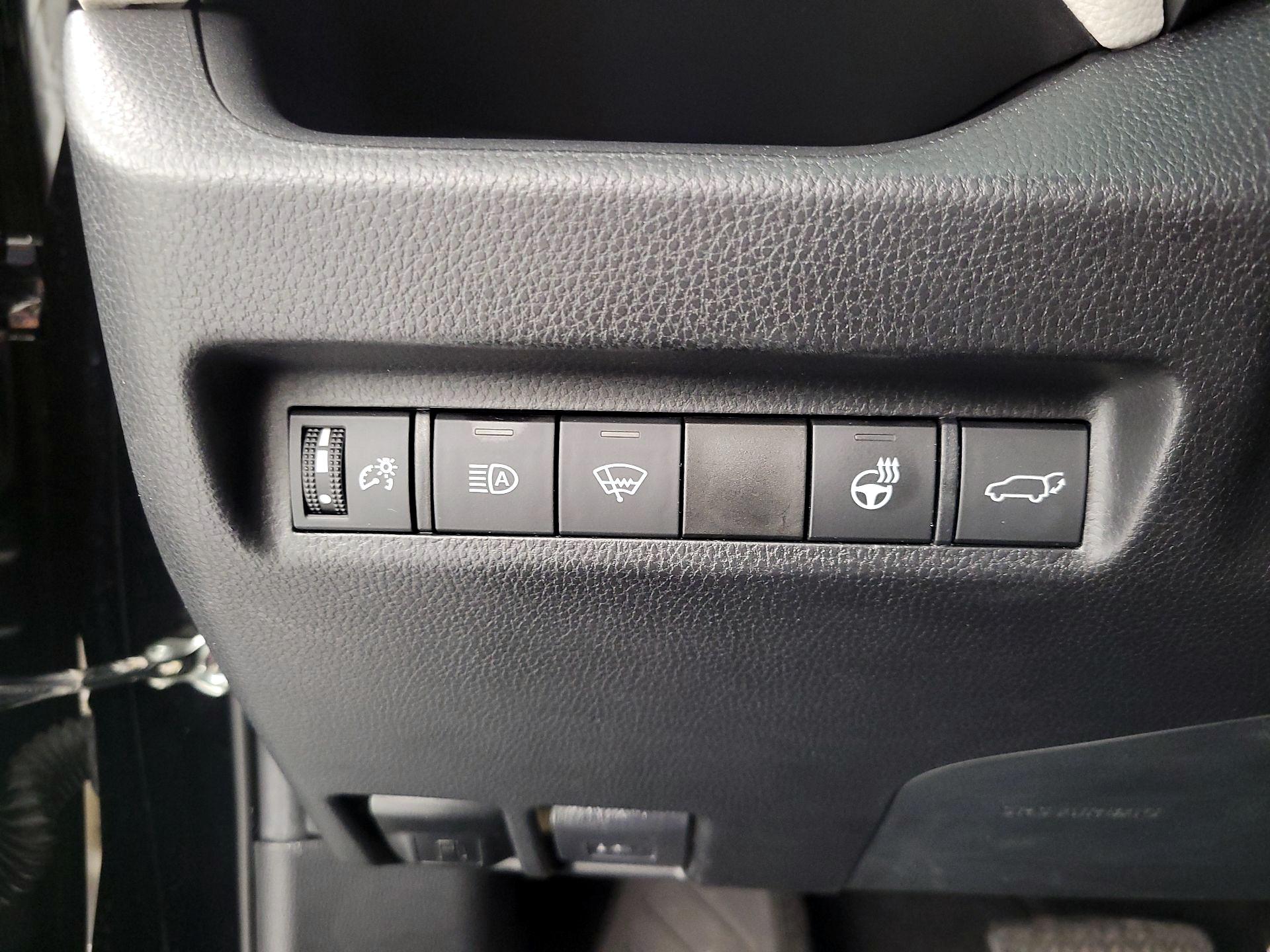 Thumbnail: 2021 Toyota RAV4 - 13