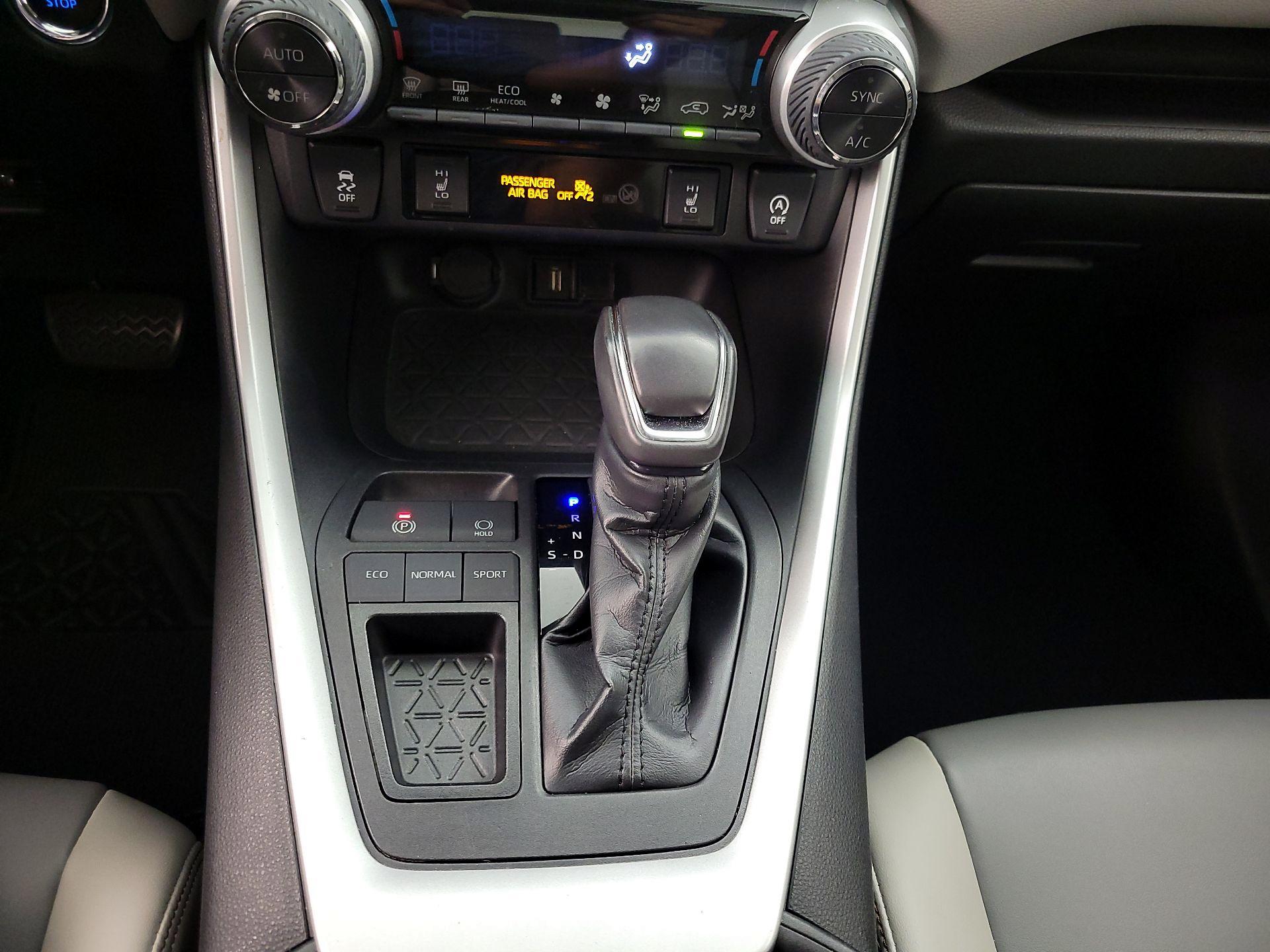 Thumbnail: 2021 Toyota RAV4 - 17