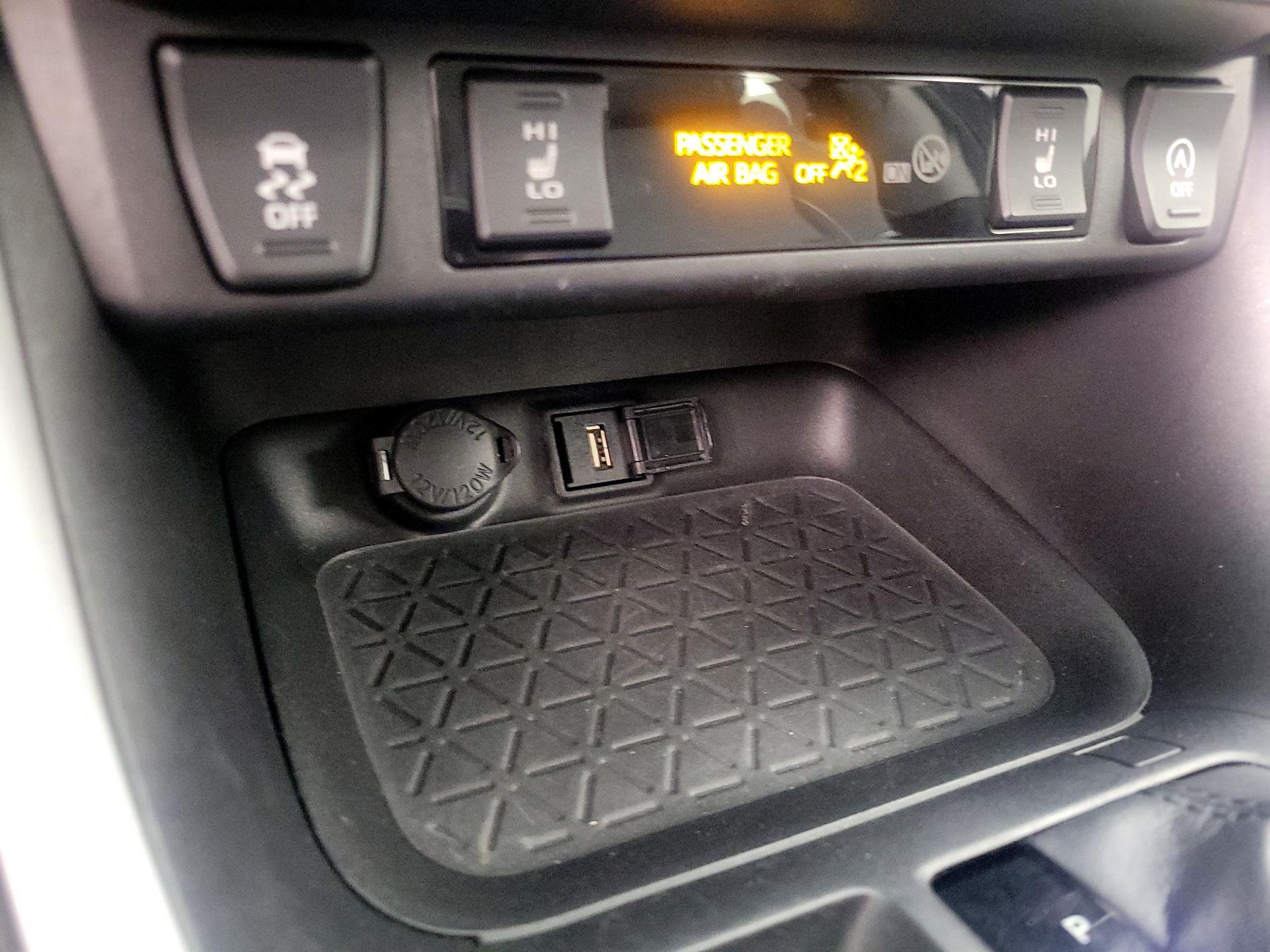 Thumbnail: 2021 Toyota RAV4 - 18