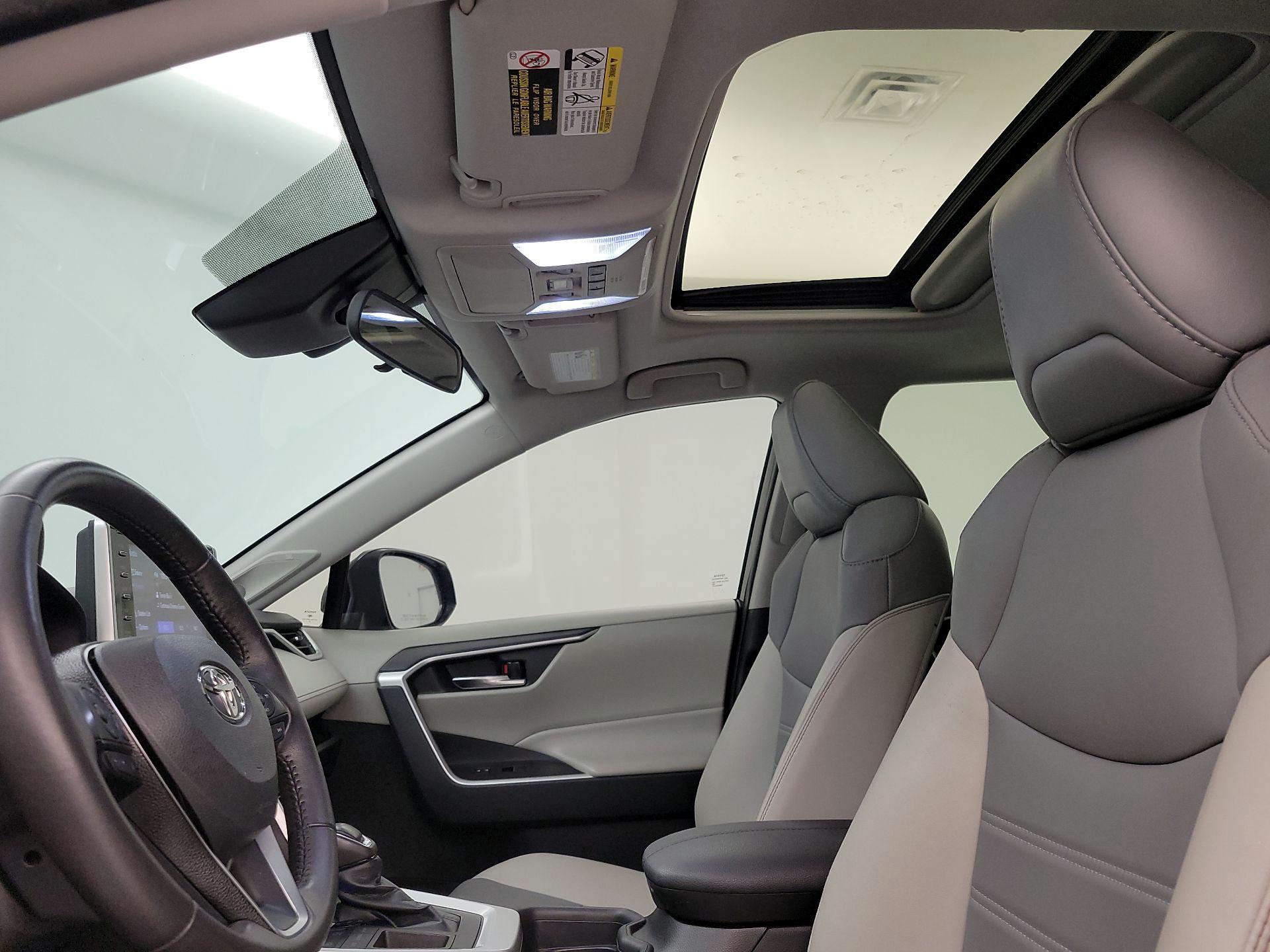 Thumbnail: 2021 Toyota RAV4 - 19