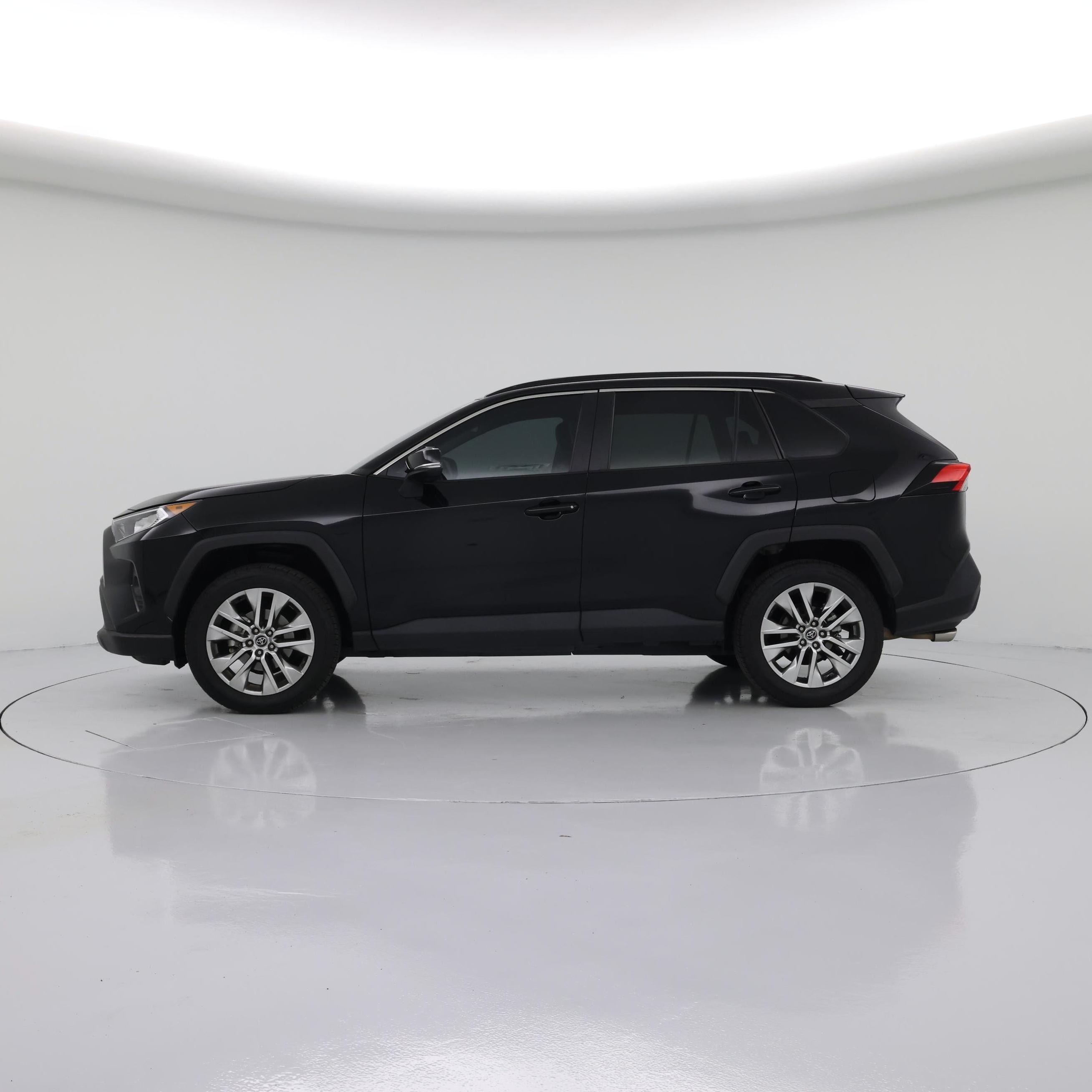 Thumbnail: 2021 Toyota RAV4 - 3