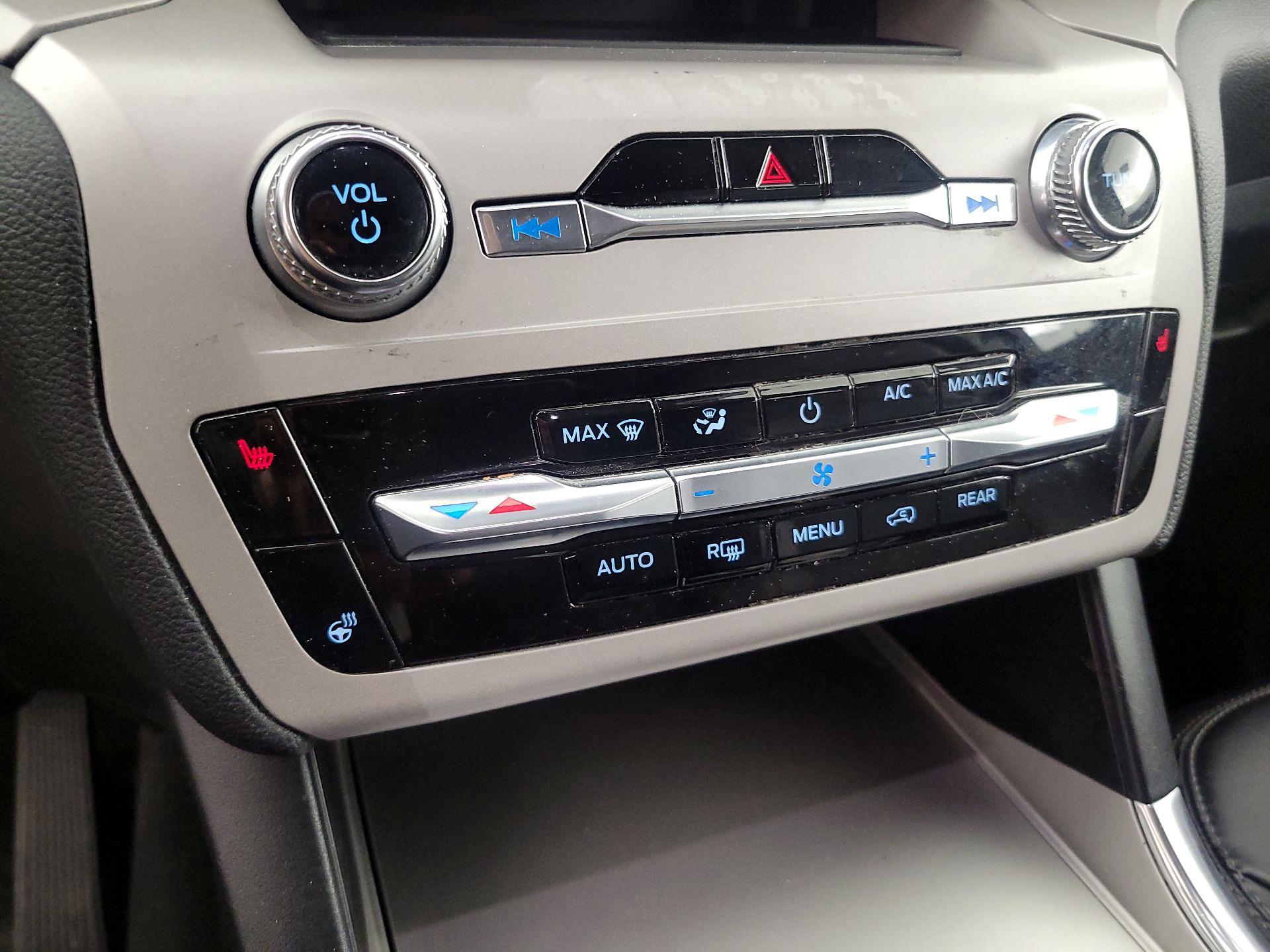 Thumbnail: 2024 Ford Explorer - 16