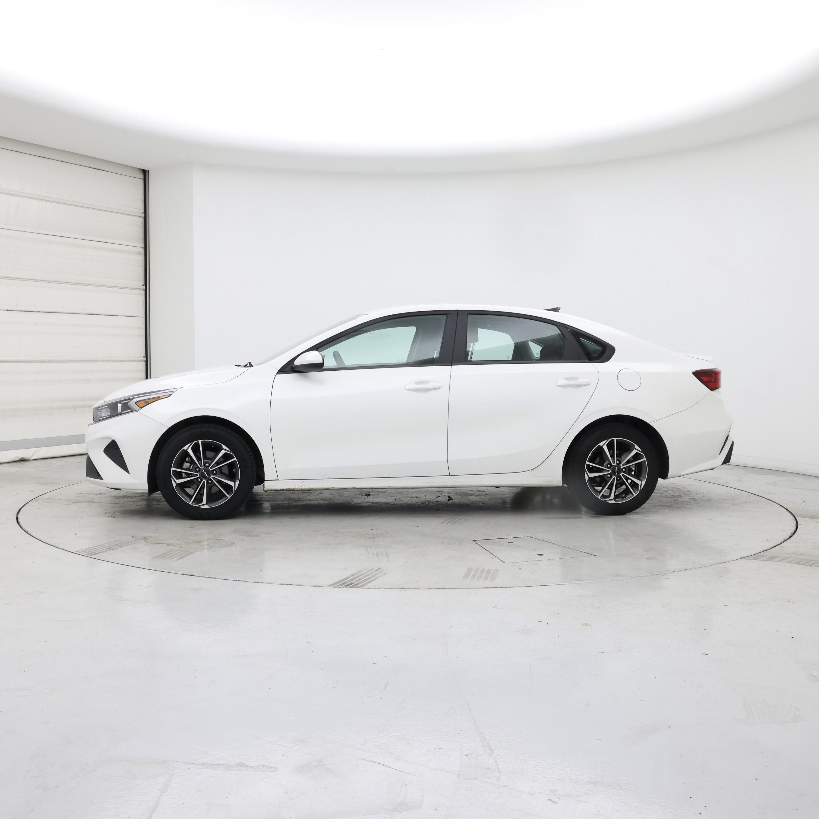 Thumbnail: 2024 Kia Forte - 3