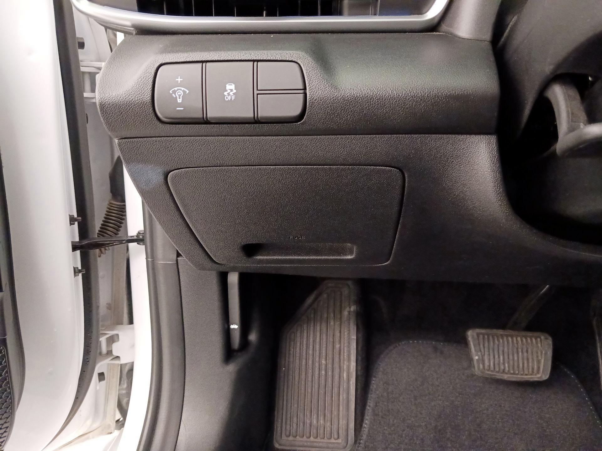 Thumbnail: 2025 Hyundai Elantra - 13