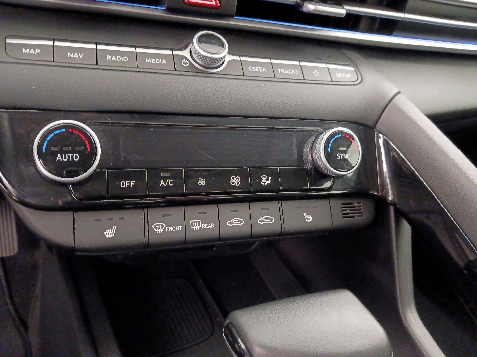 Thumbnail: 2025 Hyundai Elantra - 17