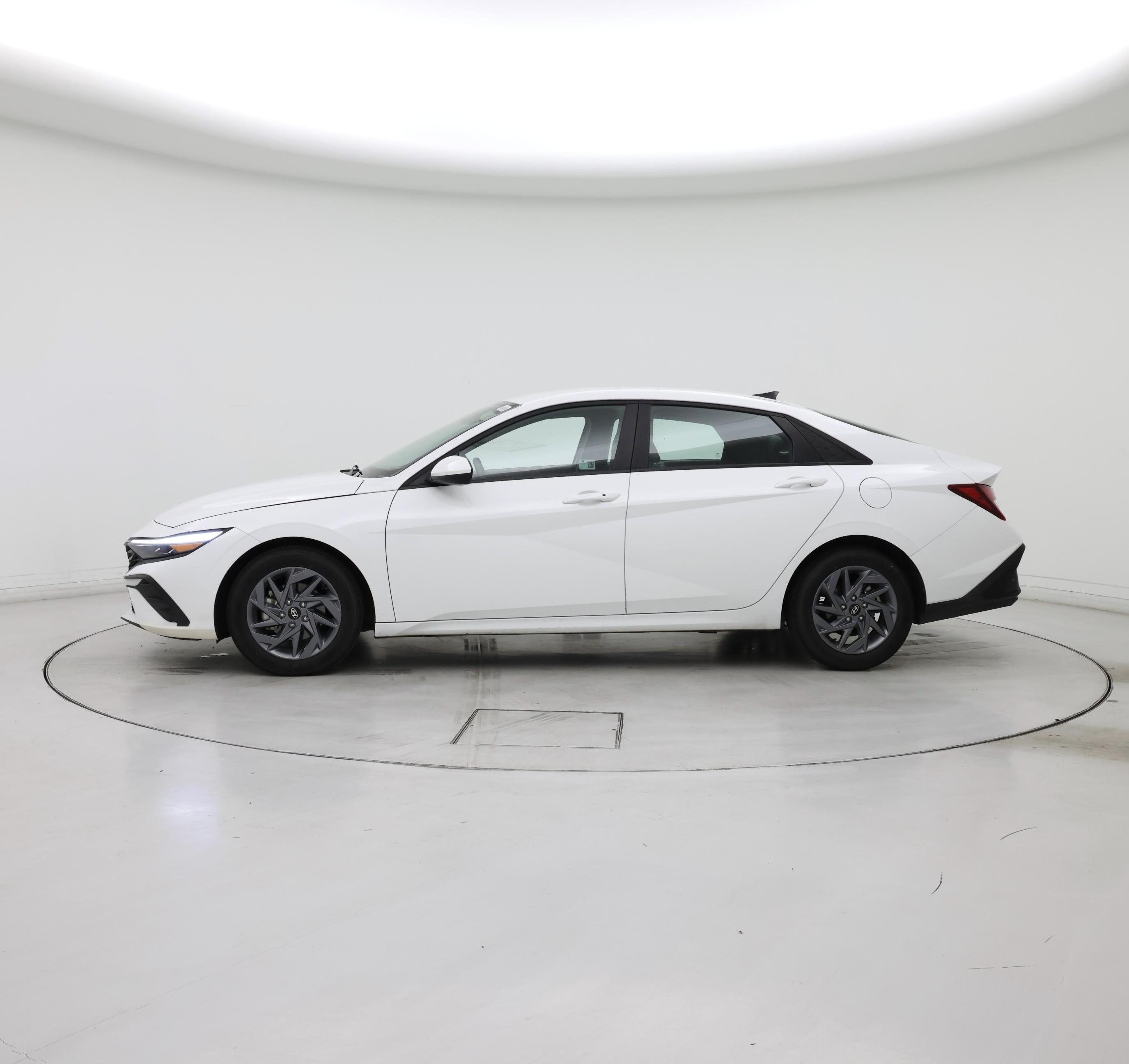 Thumbnail: 2024 Hyundai Elantra - 3