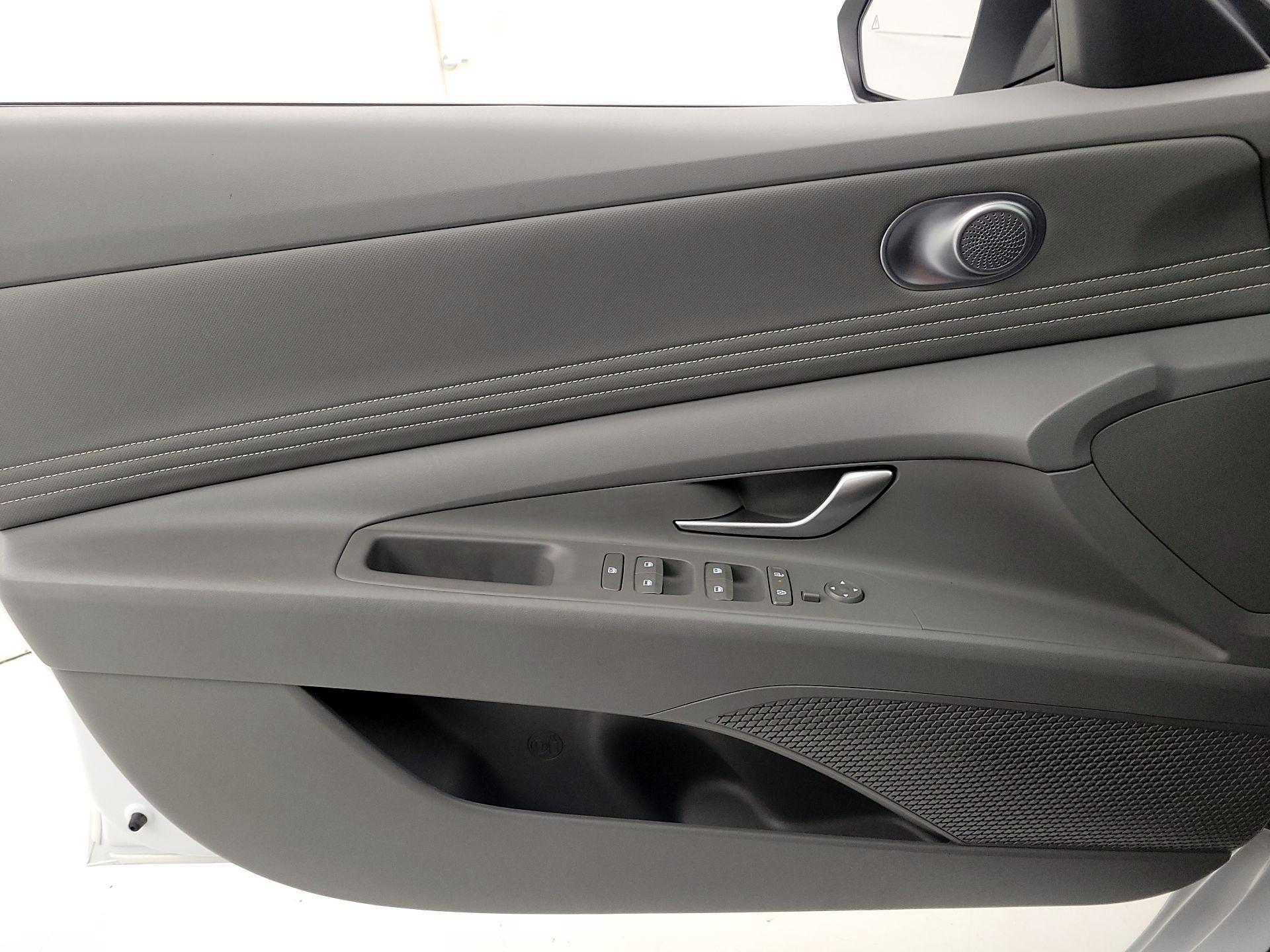 Thumbnail: 2025 Hyundai Elantra - 12