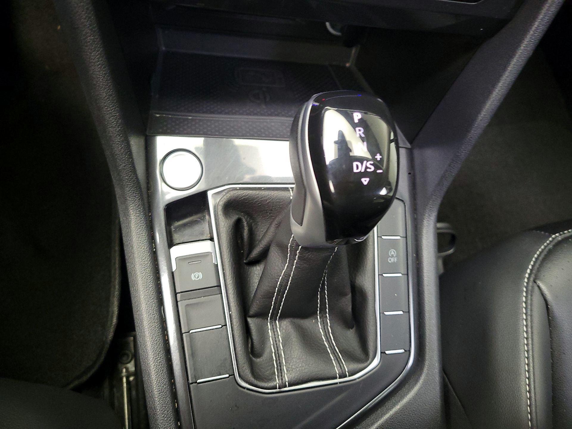 Thumbnail: 2024 Volkswagen Tiguan - 17